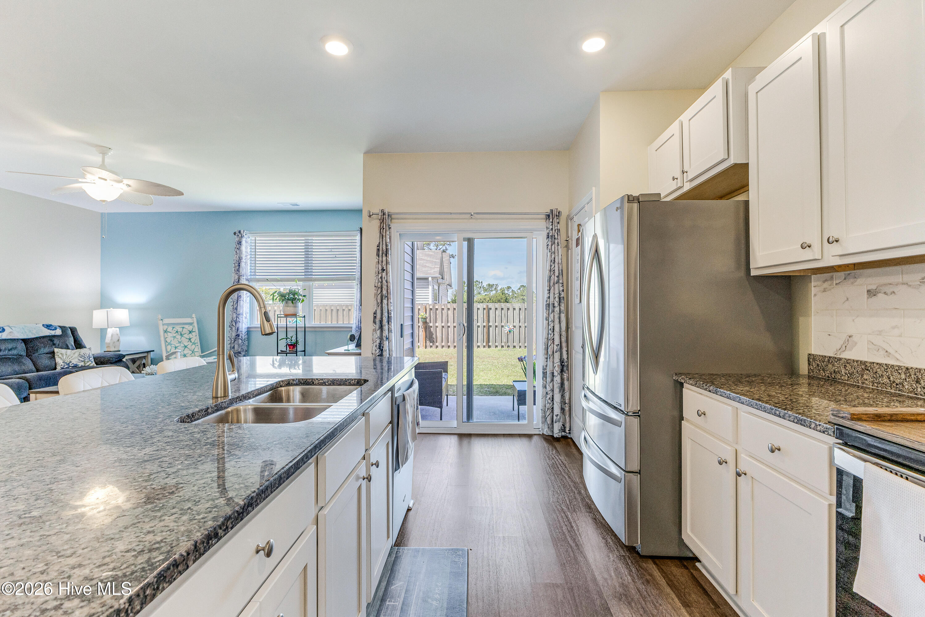 100566455 | Photo 18