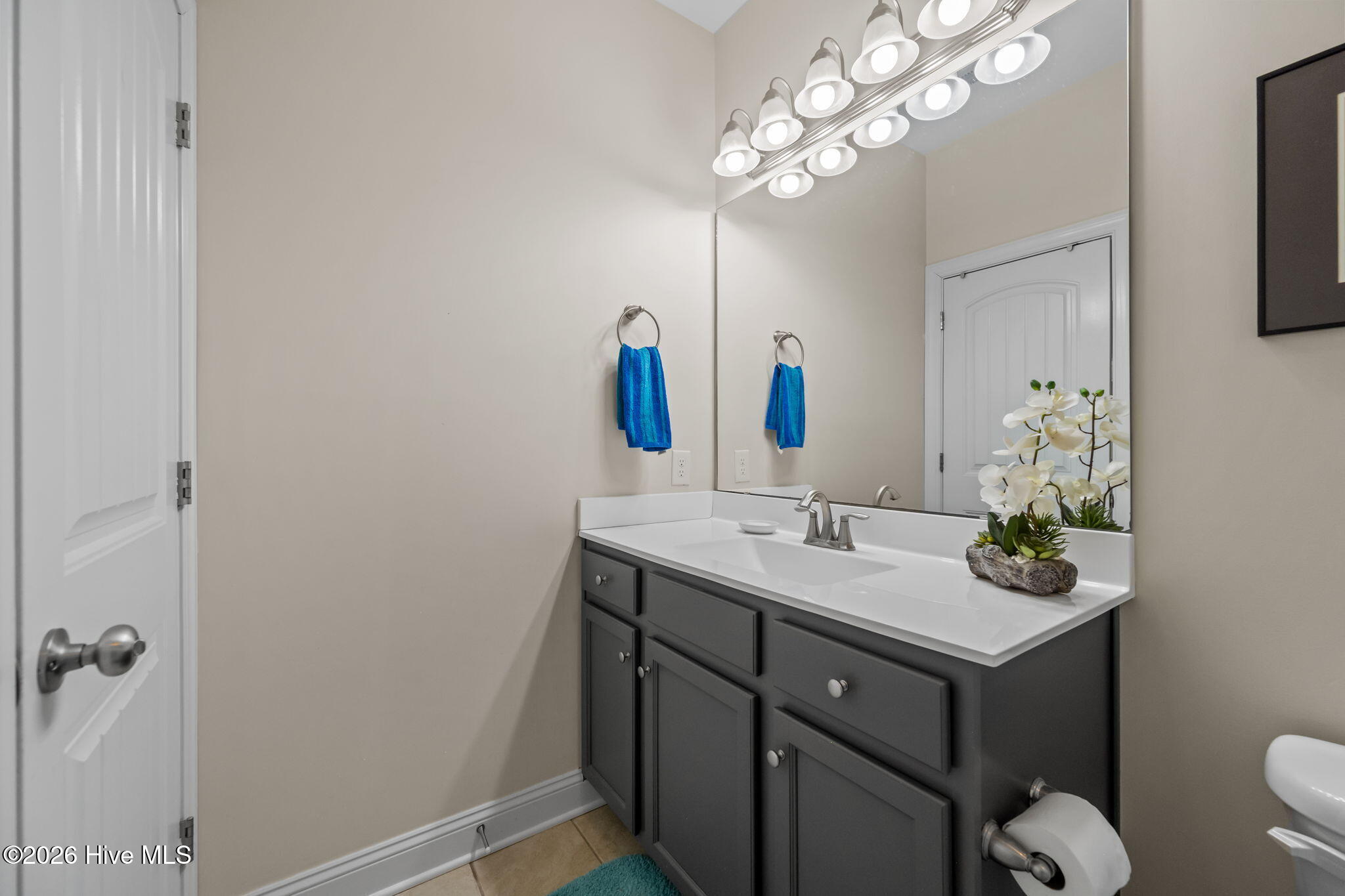 100554000 | Photo 25