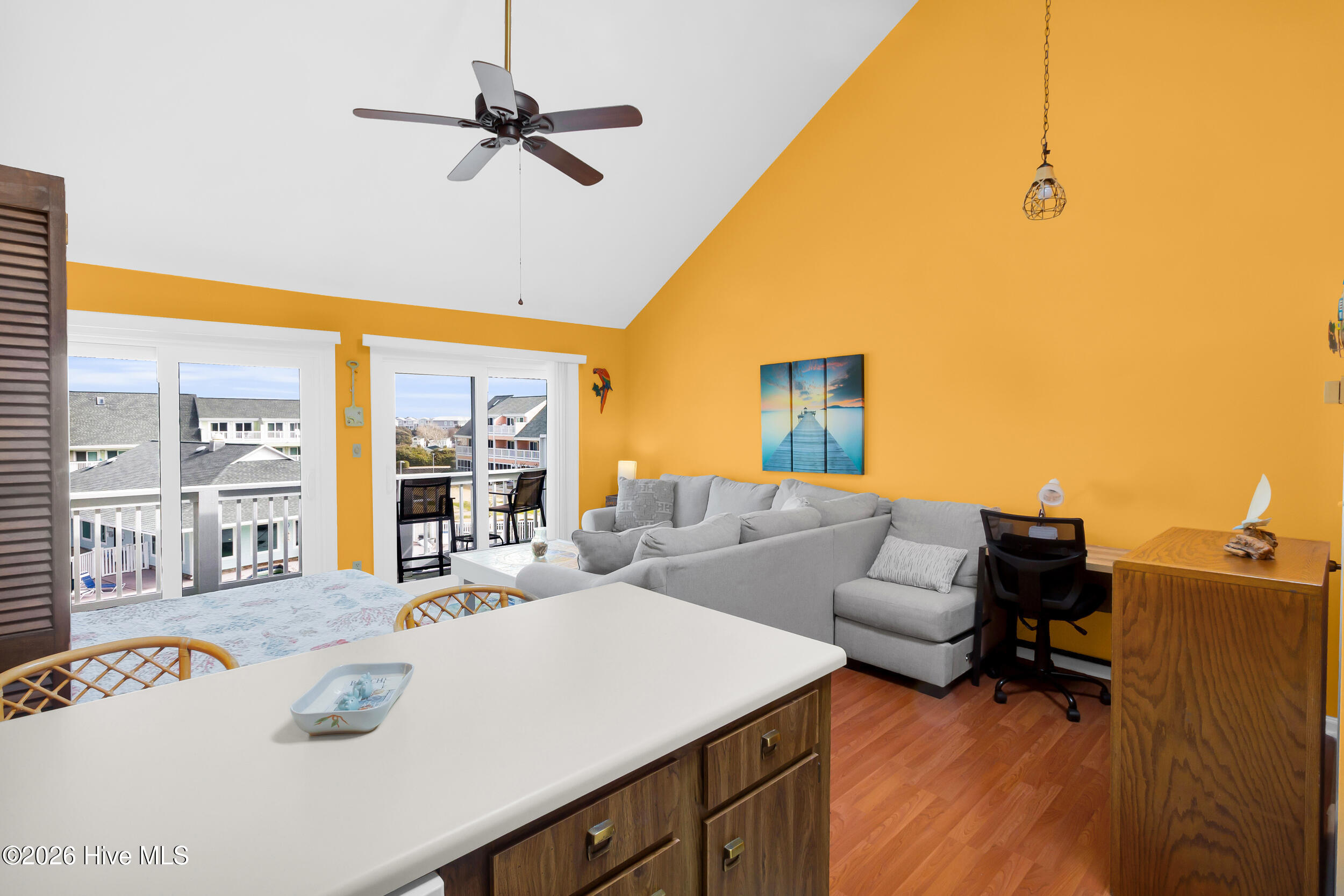 100553975 | Photo 10