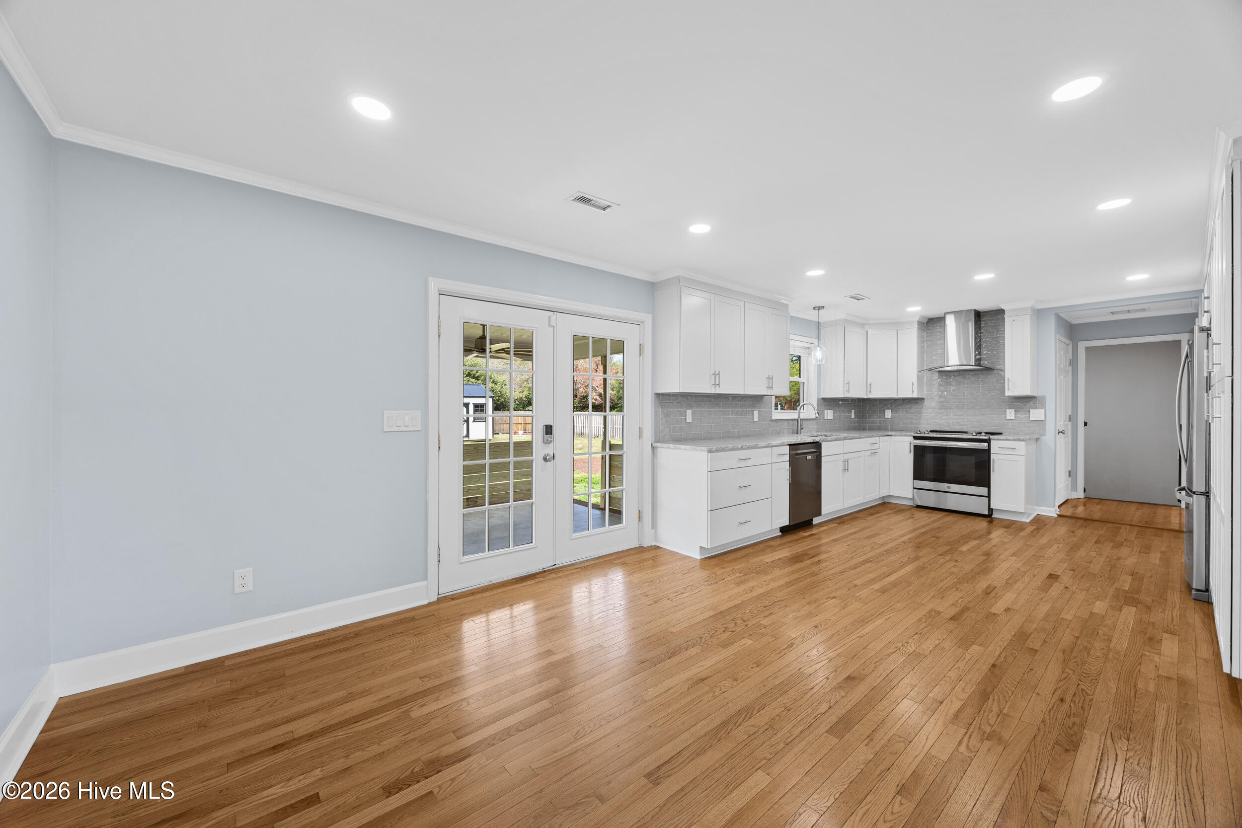 100561764 | Photo 28