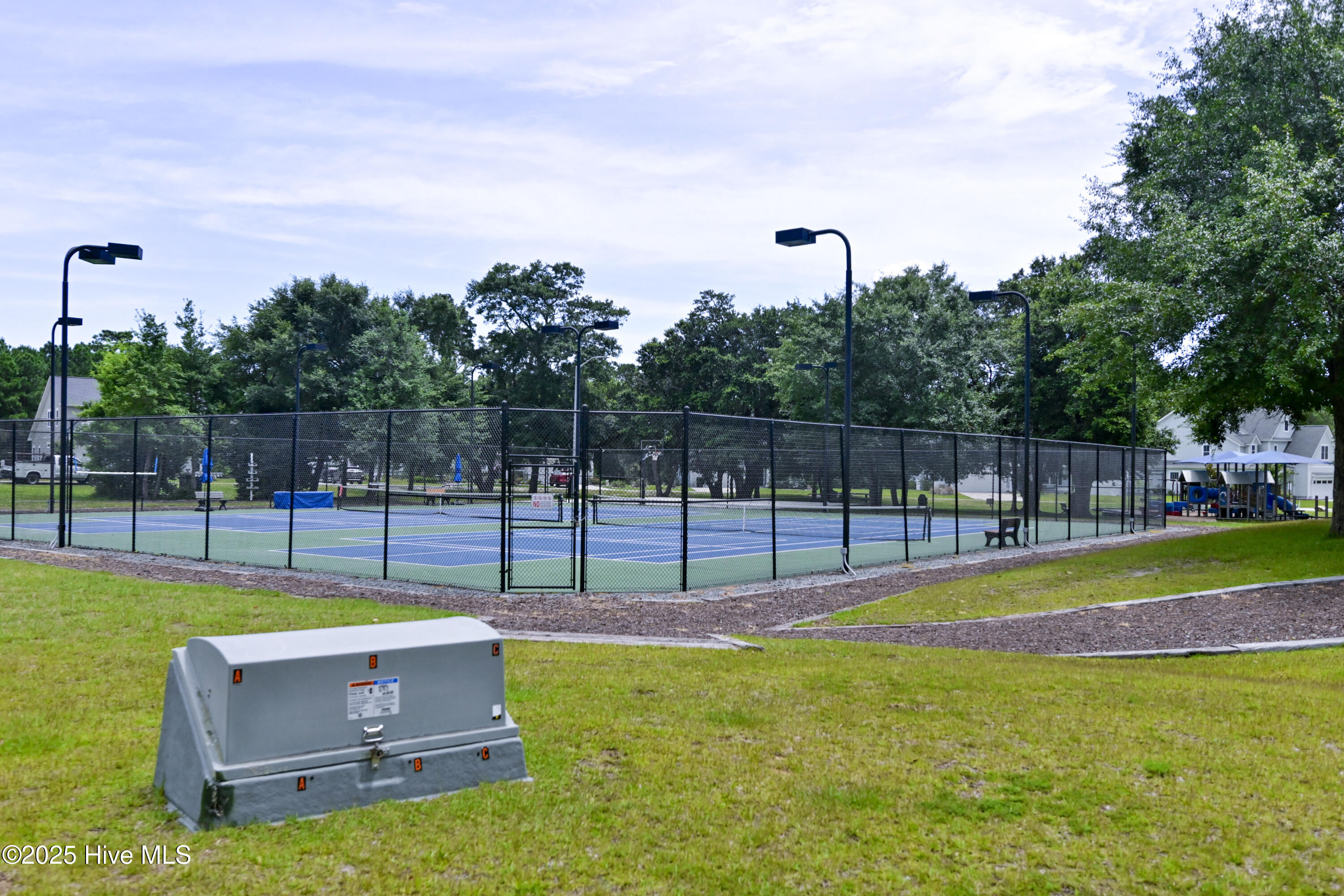 100523770 | Photo 79