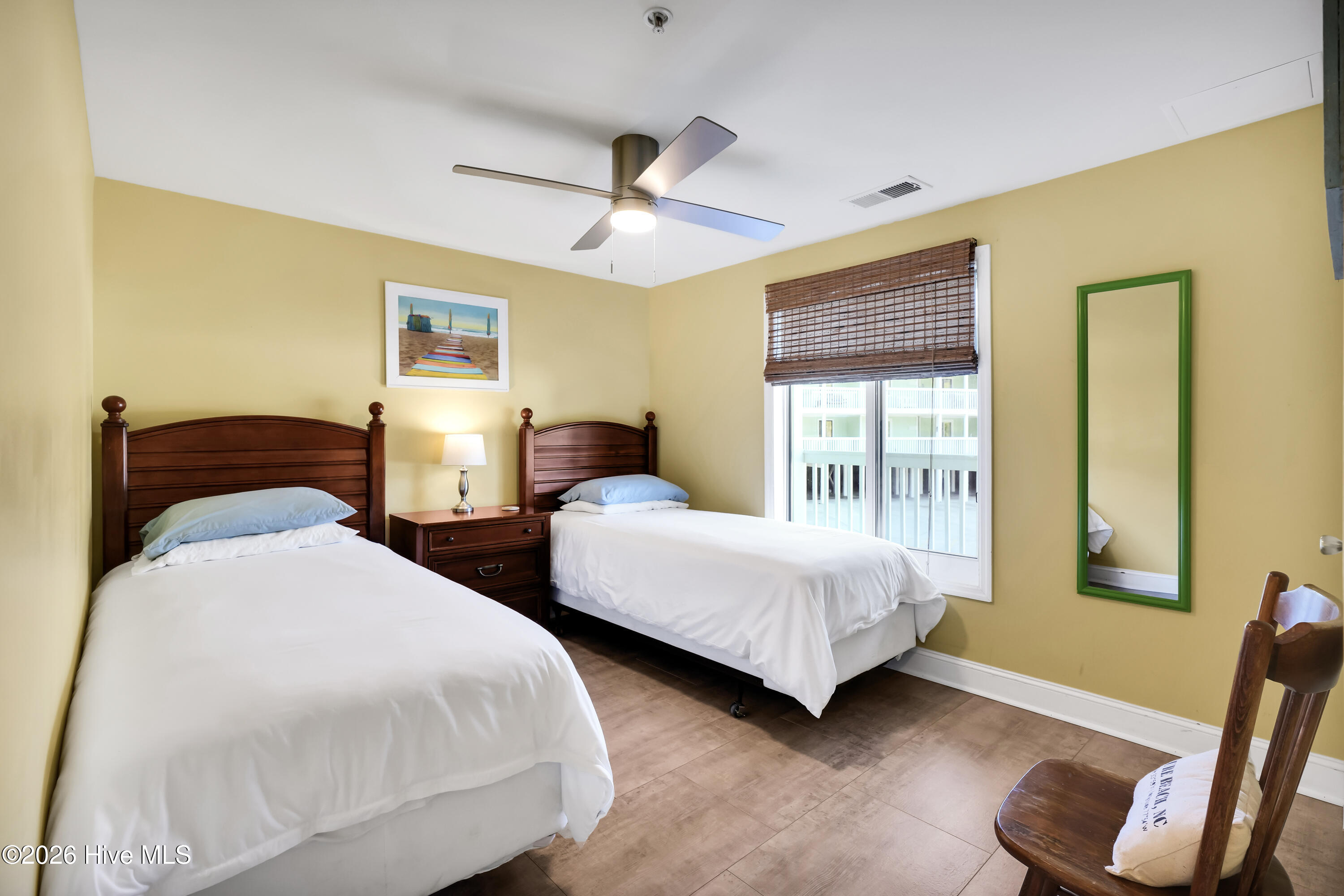 100568340 | Photo 18