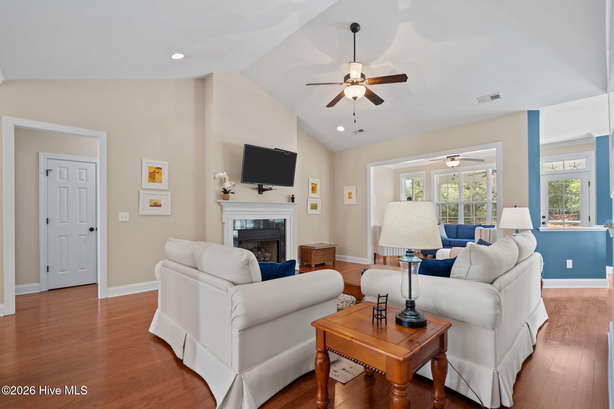 100568496 | Photo 25