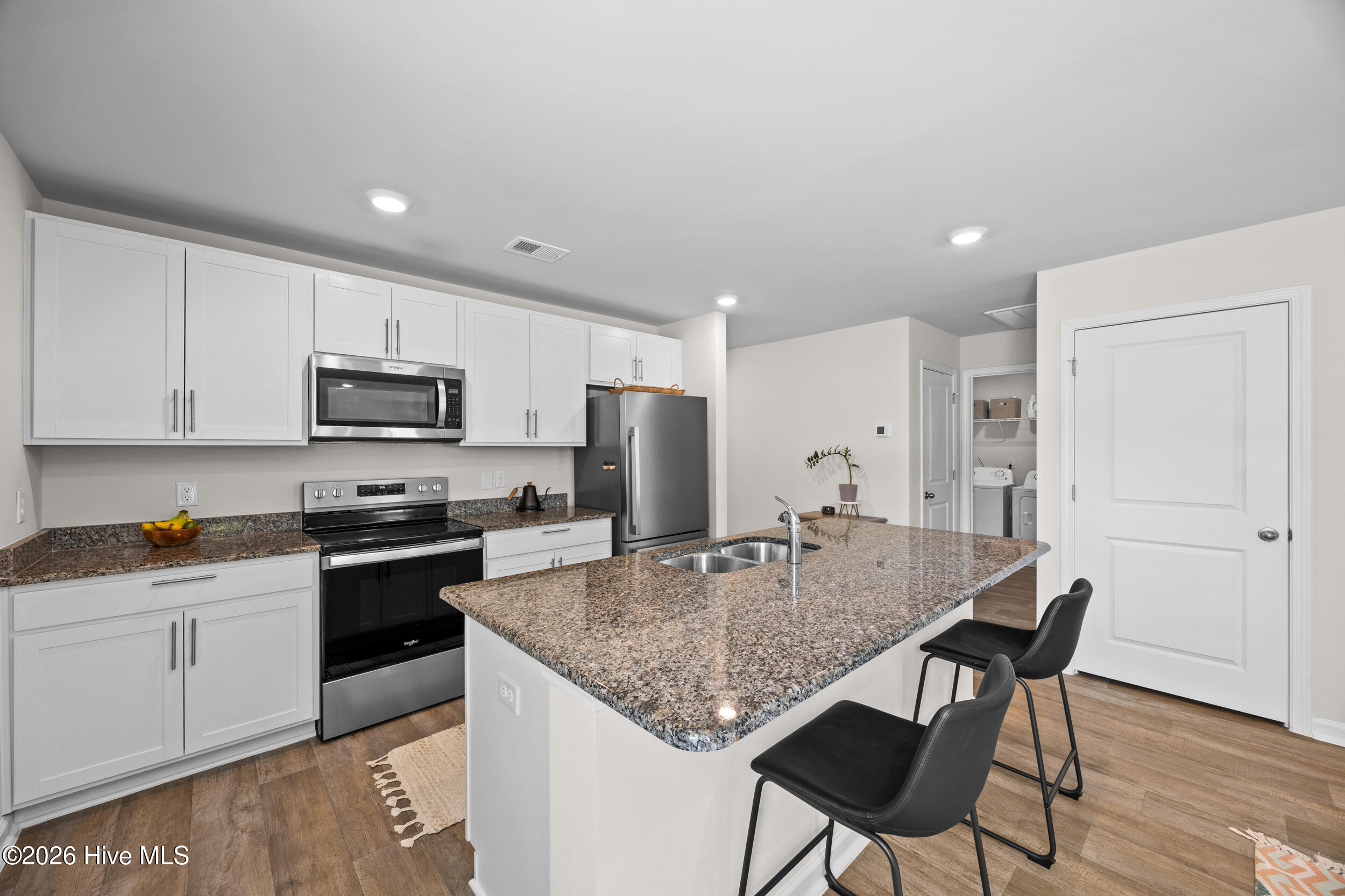 100567643 | Photo 21