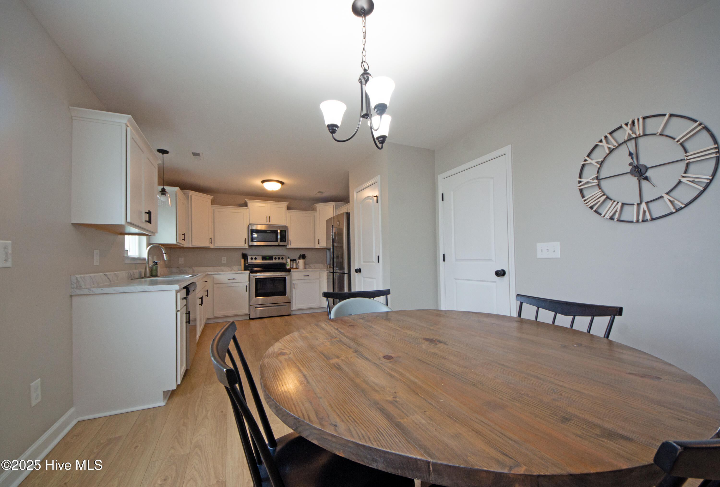 100539129 | Photo 24