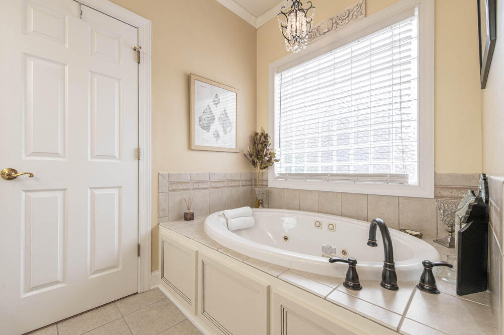 Garden Tub!