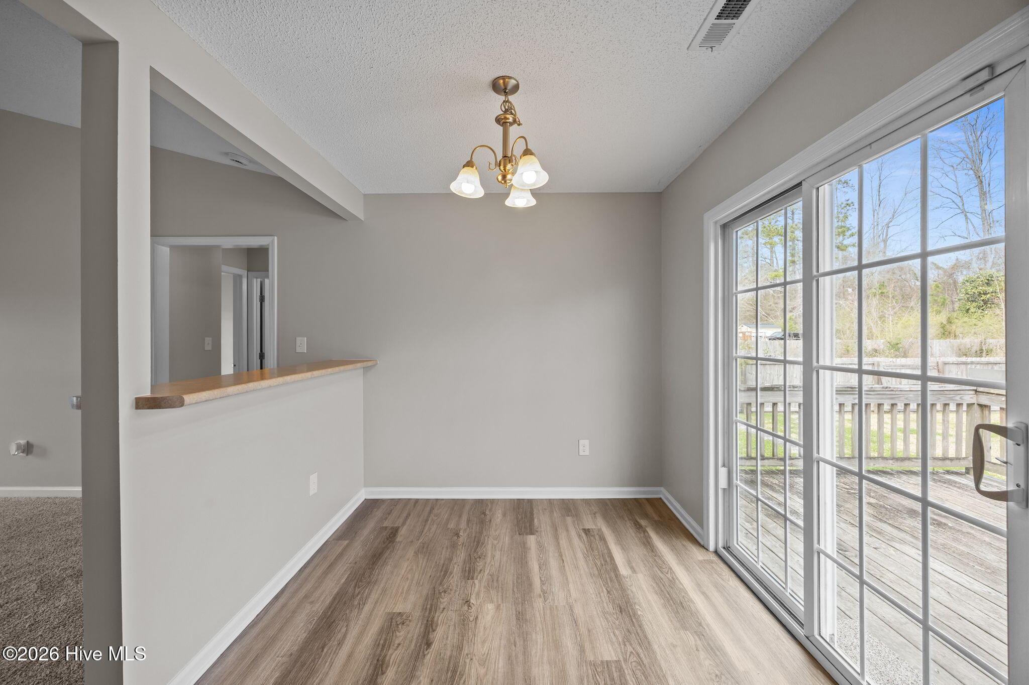 100547713 | Photo 10