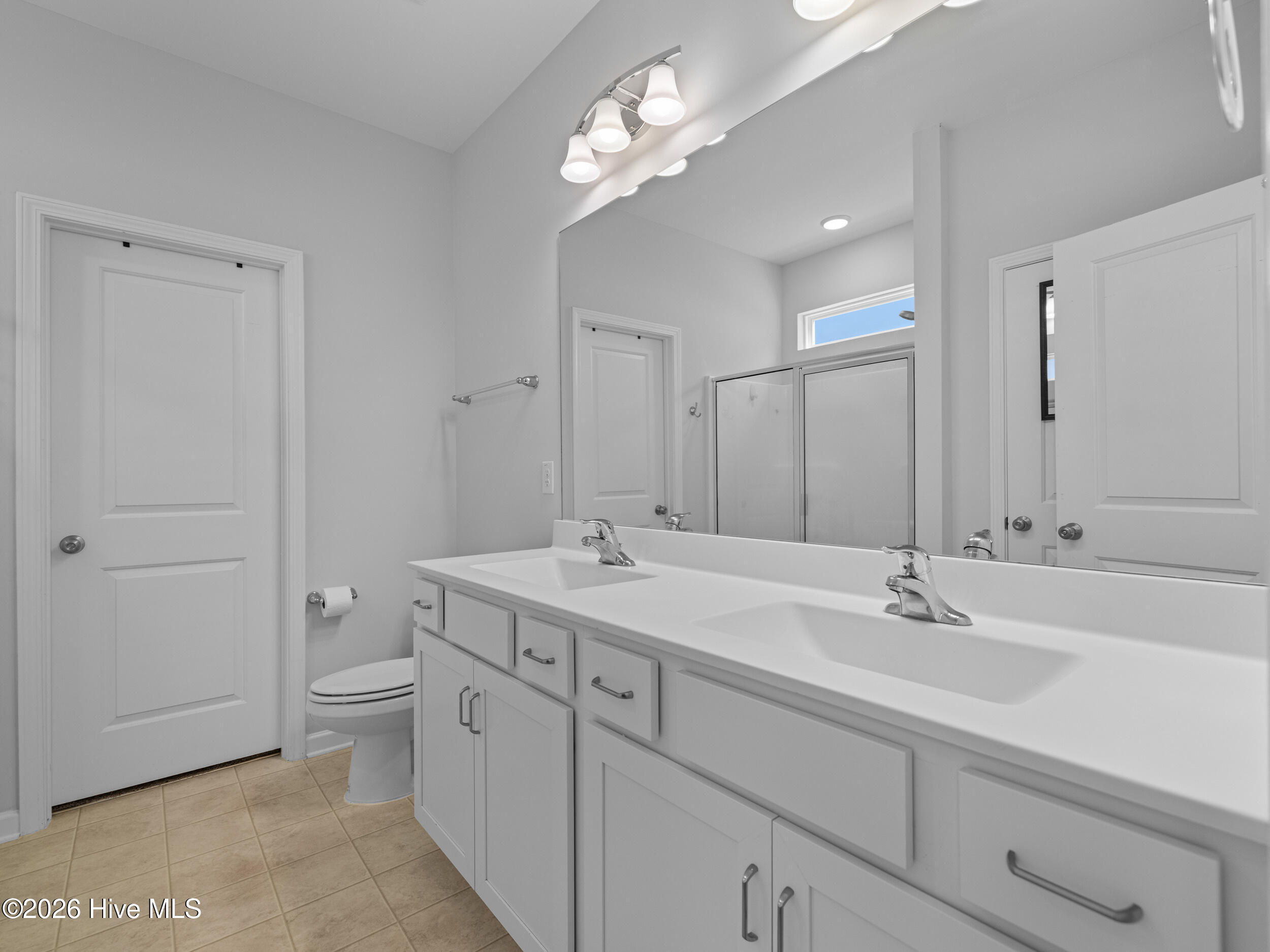 100557695 | Photo 42