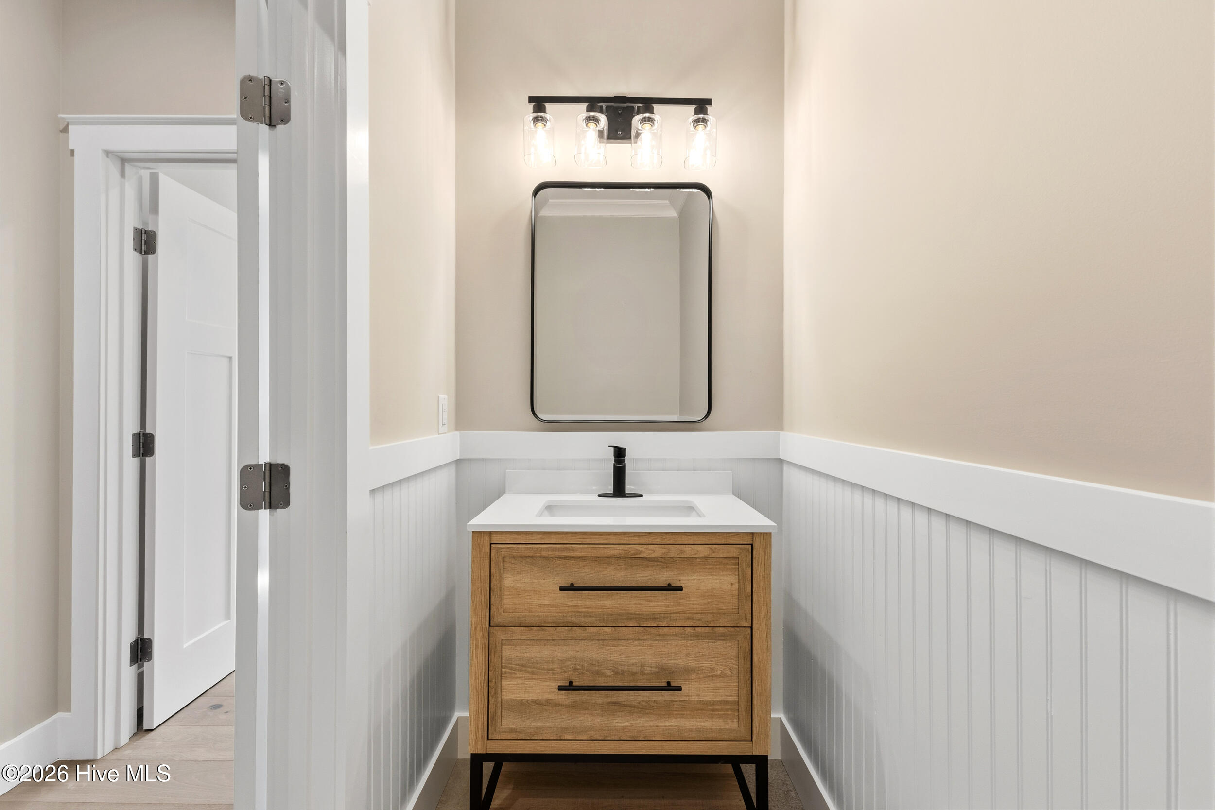 100566568 | Photo 27