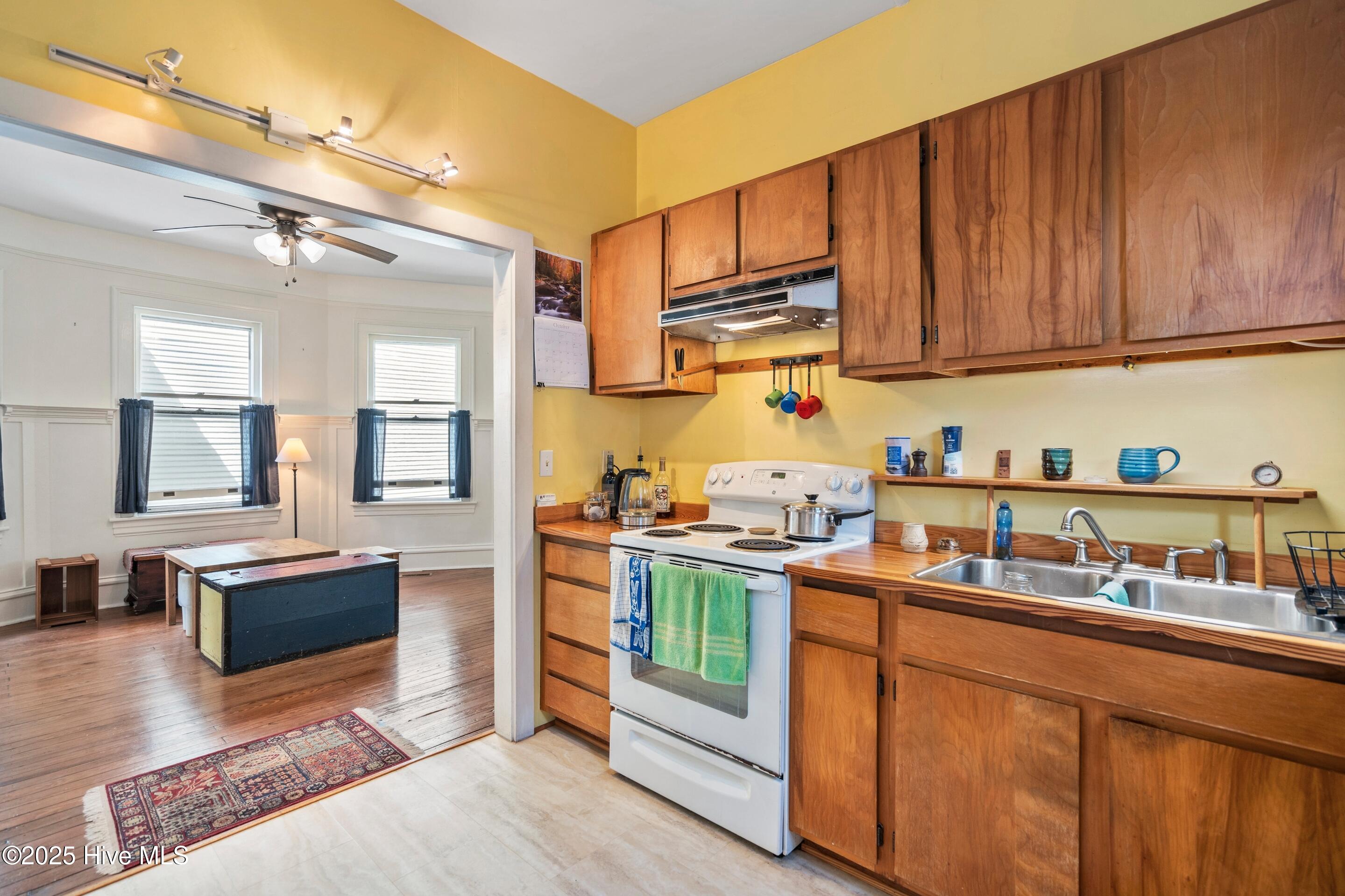 100535914 | Photo 24