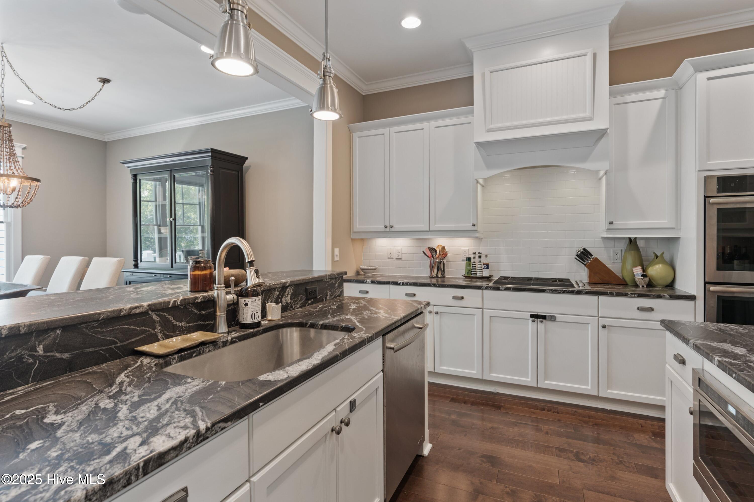 100507237 | Photo 27