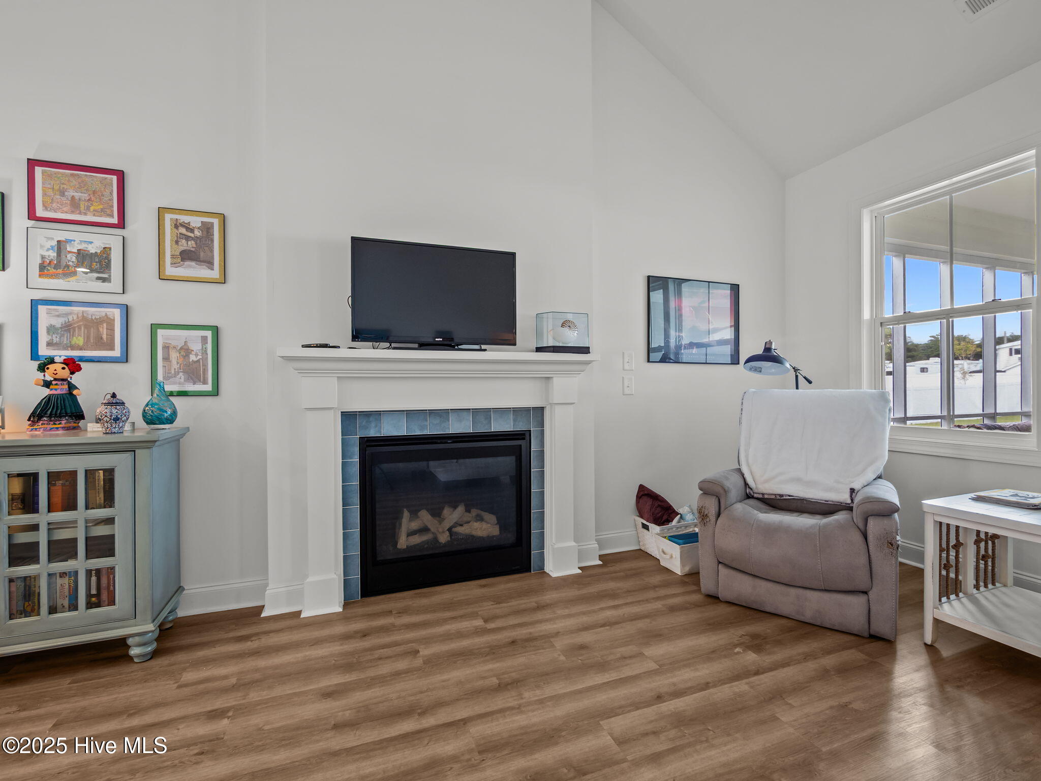 100528285 | Photo 36