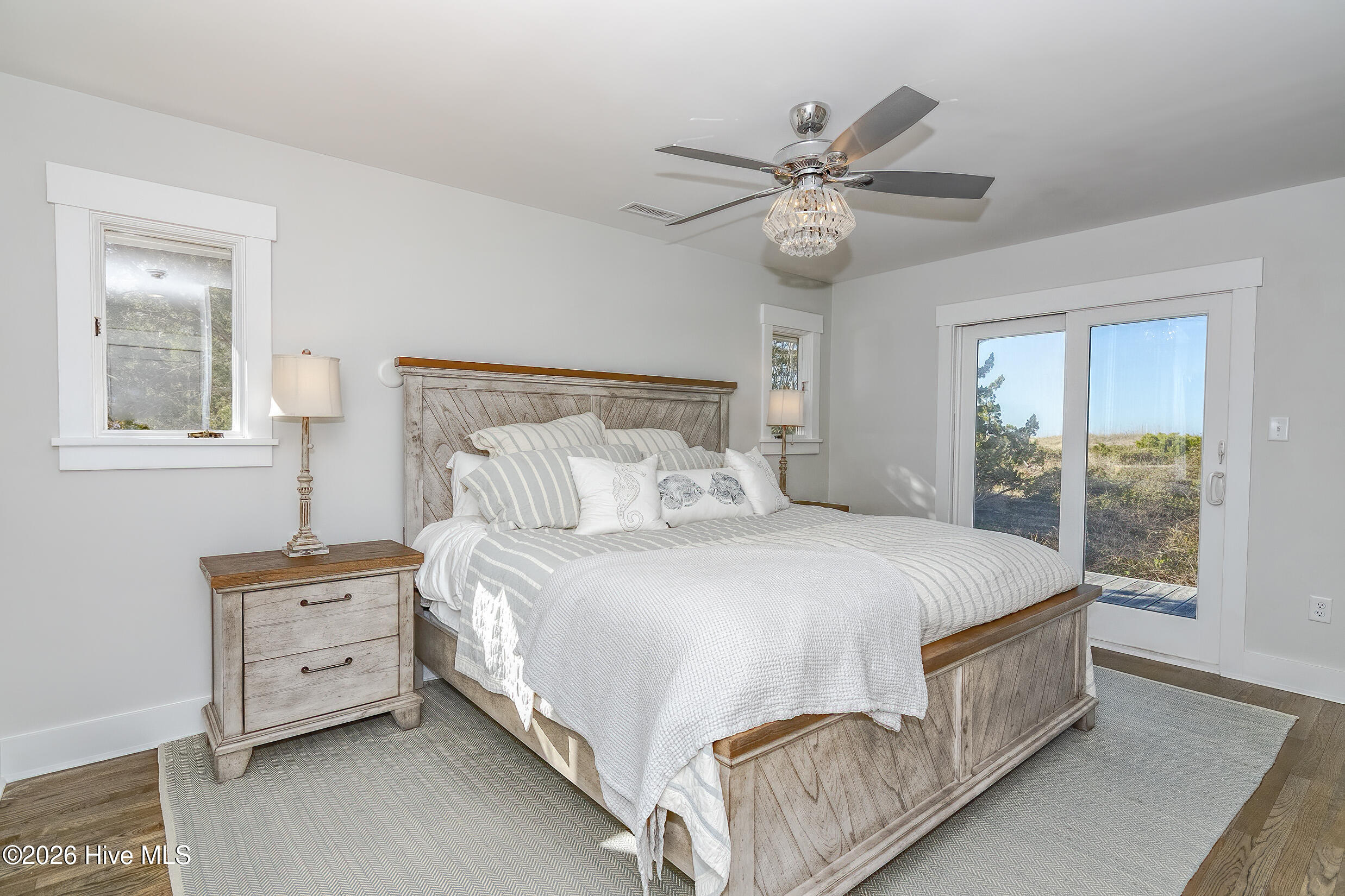 100560271 | Photo 40