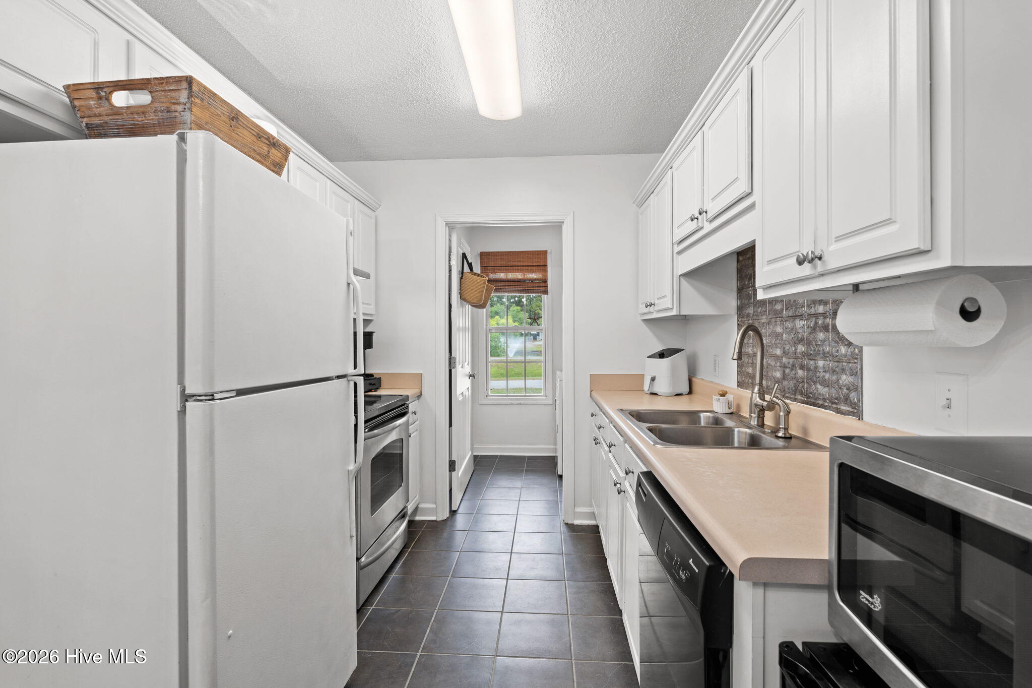 100570362 | Photo 10