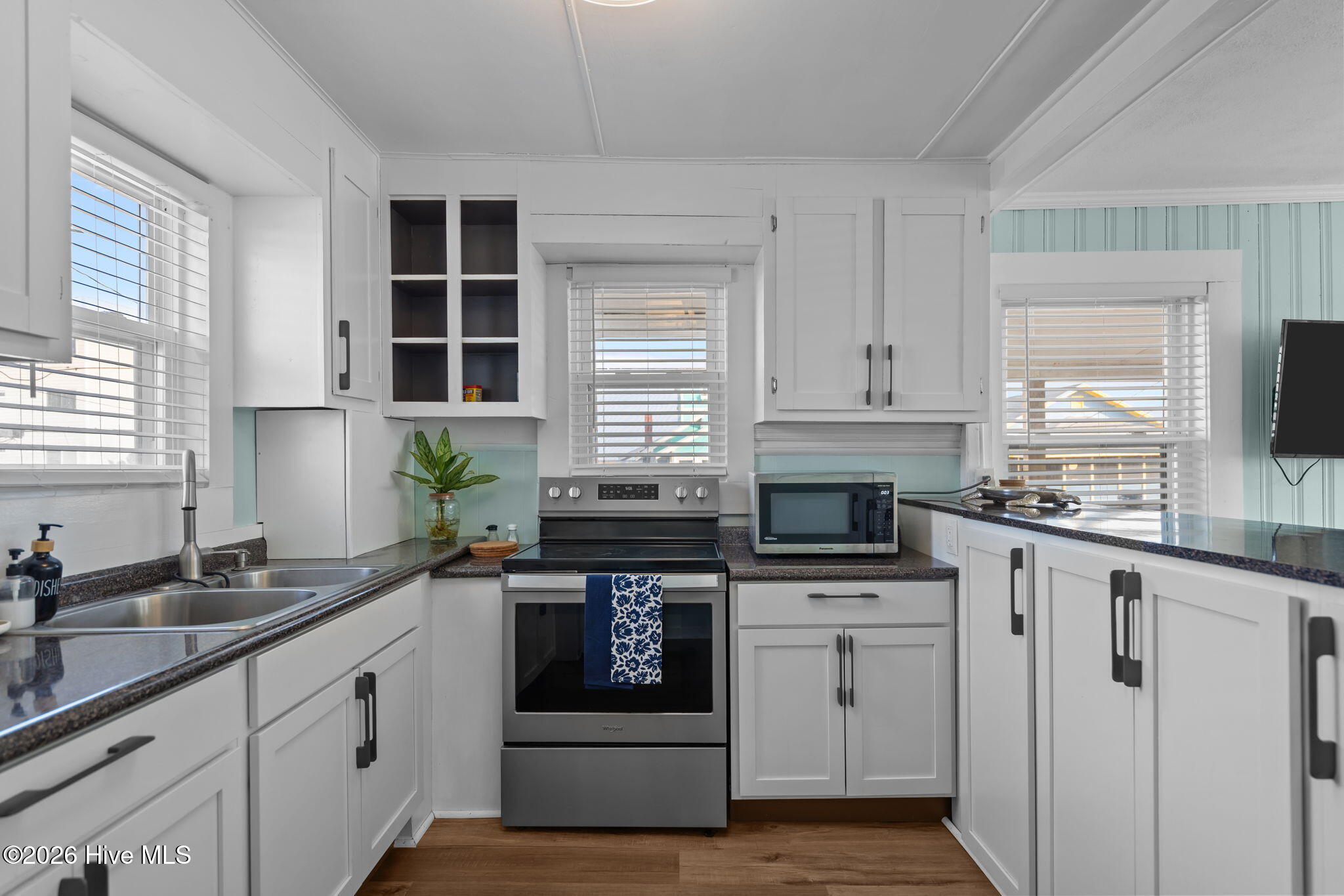 100552359 | Photo 30