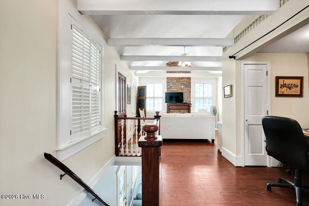 100563749 | Photo 28