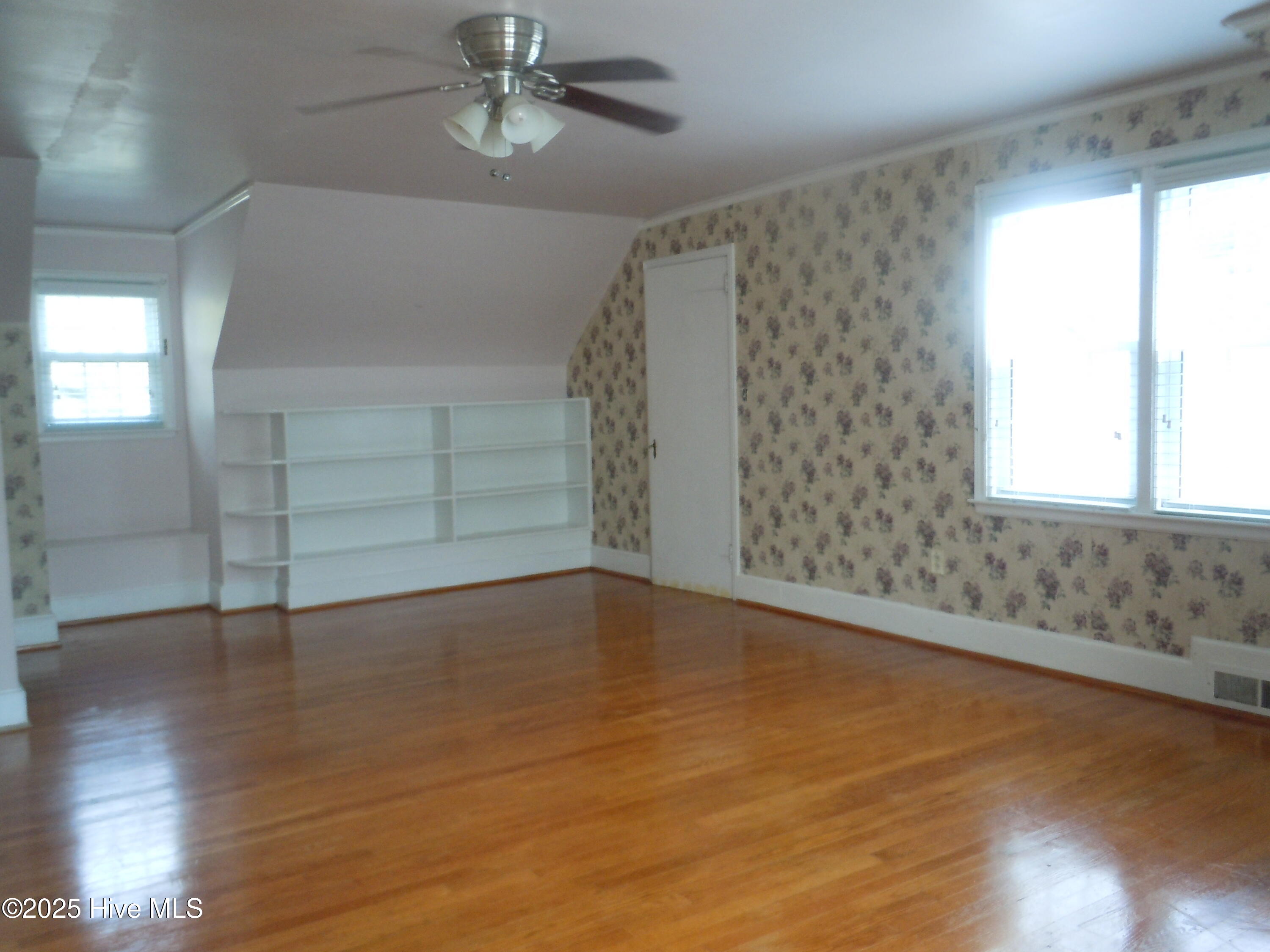 100536293 | Photo 45