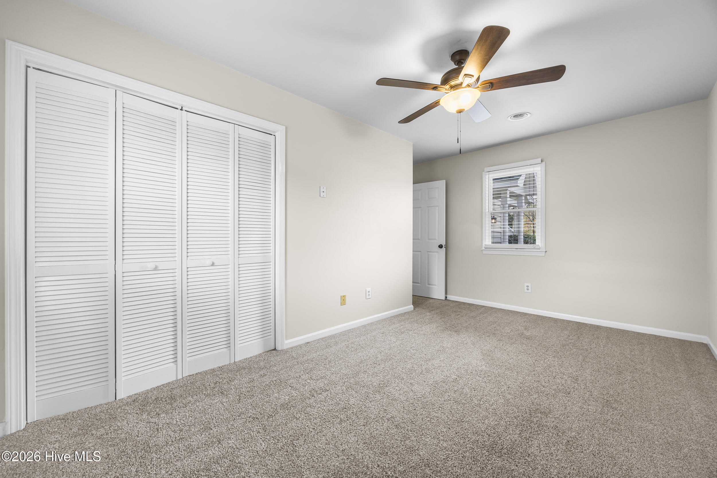 100560305 | Photo 33