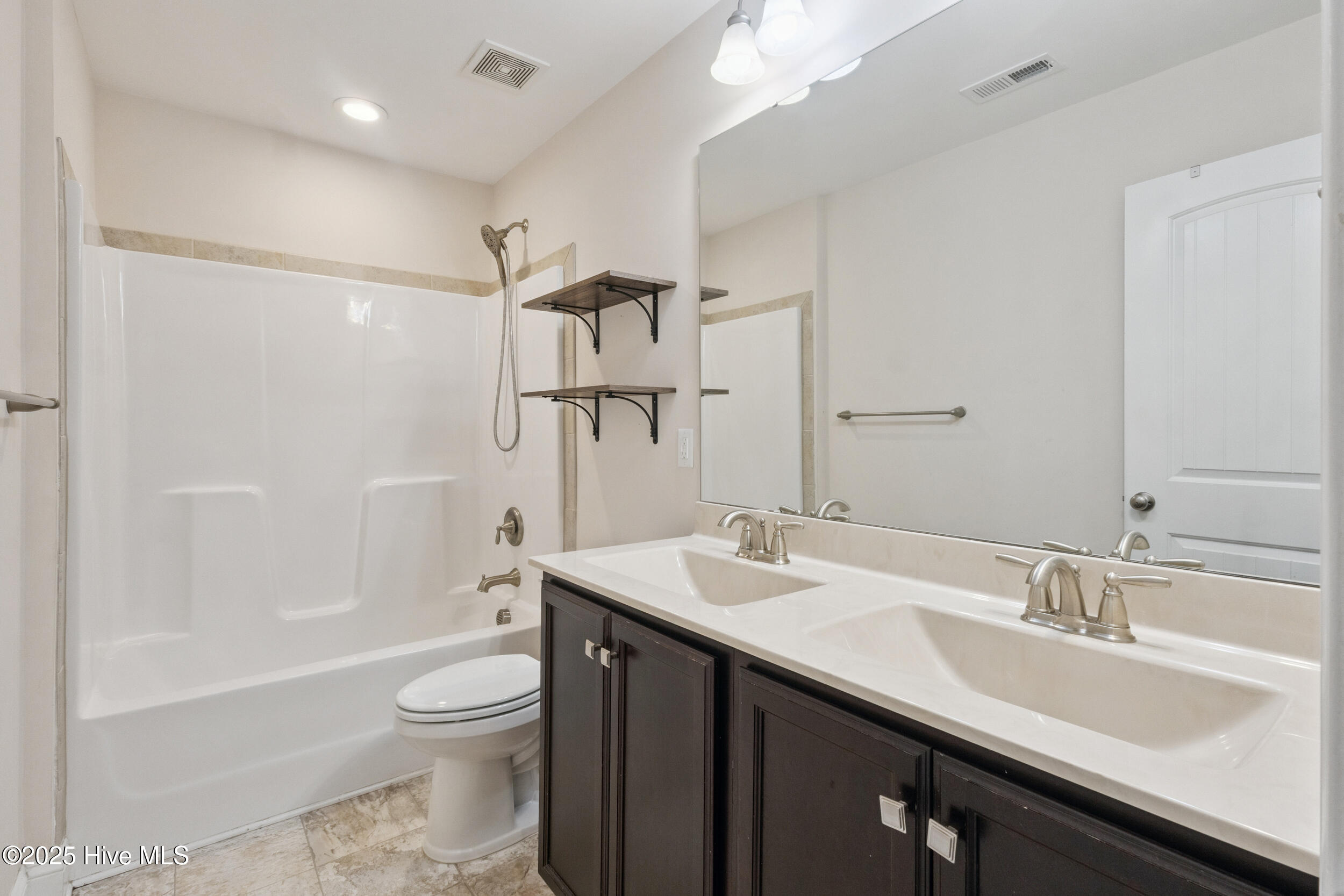 100521845 | Photo 34