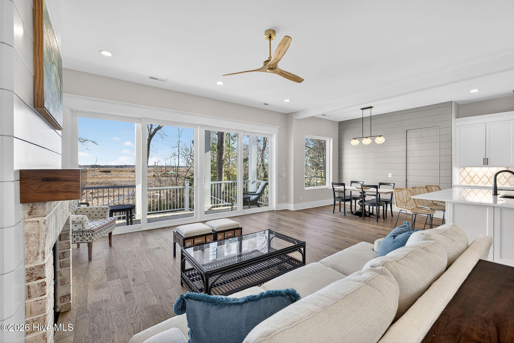 100552063 | Photo 20