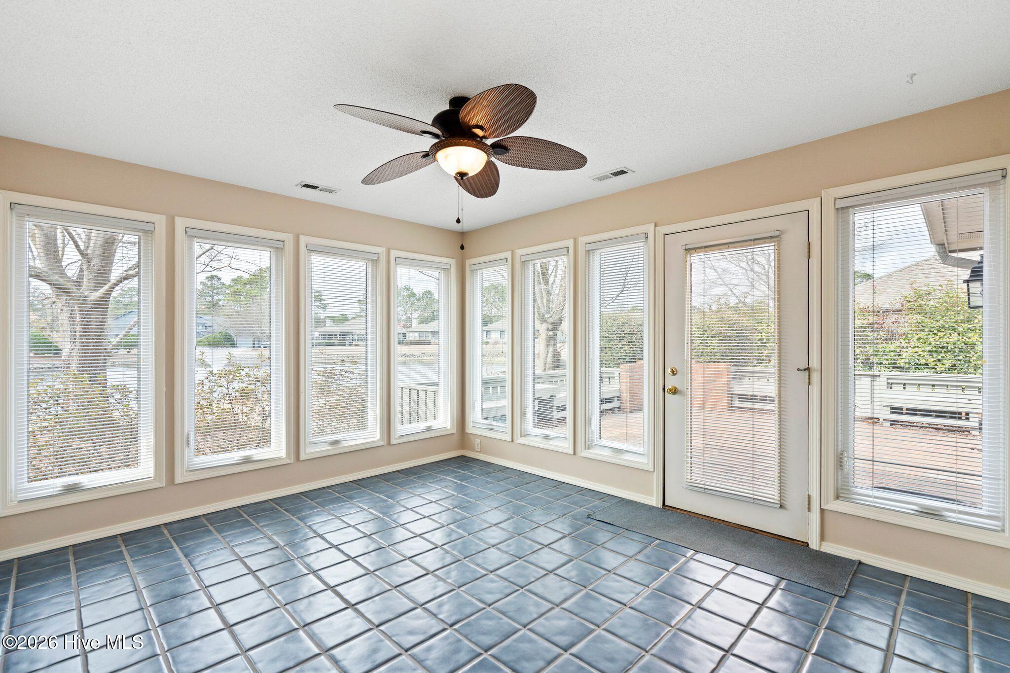 100558644 | Photo 19