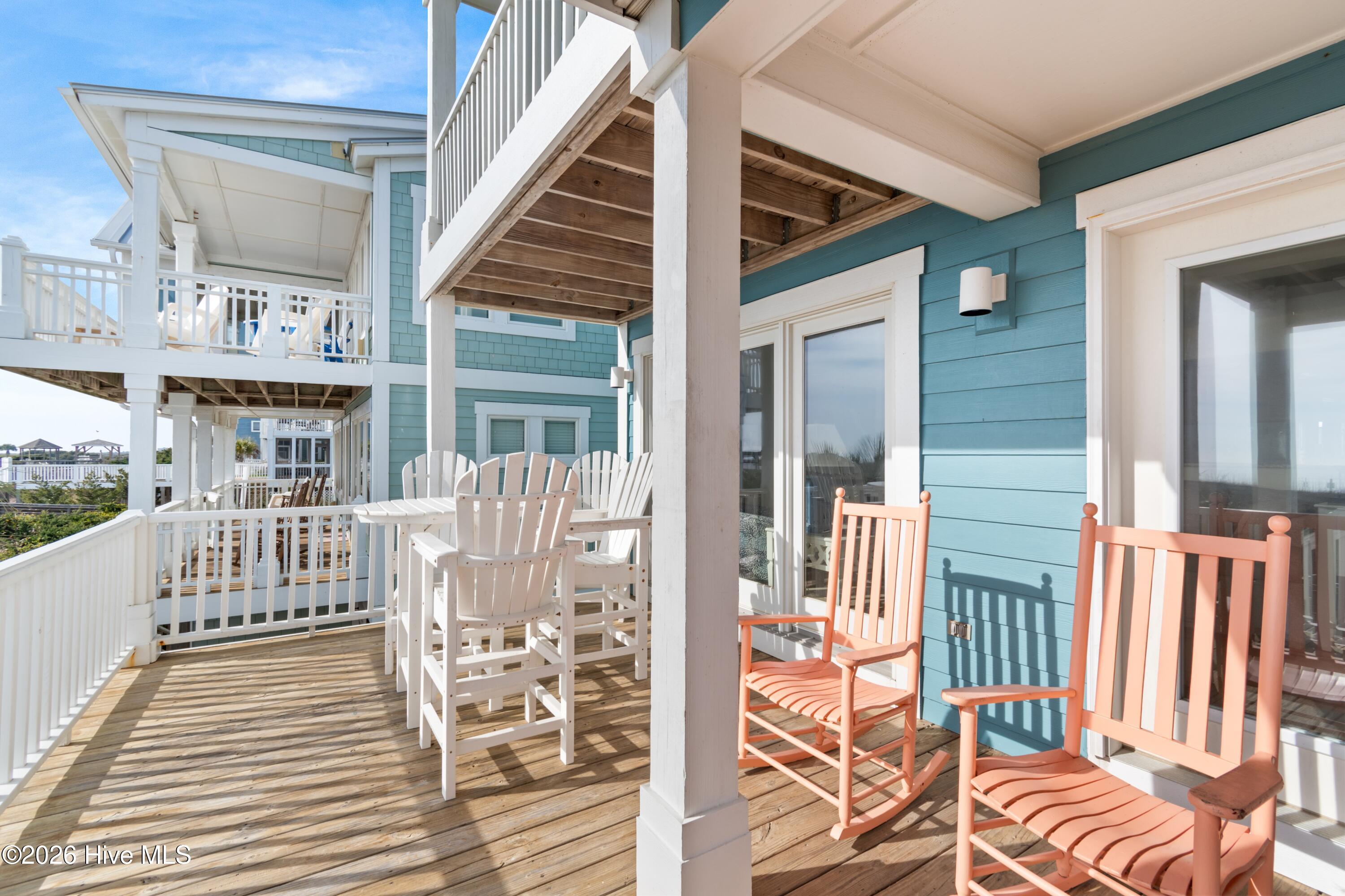 100548422 | Photo 63