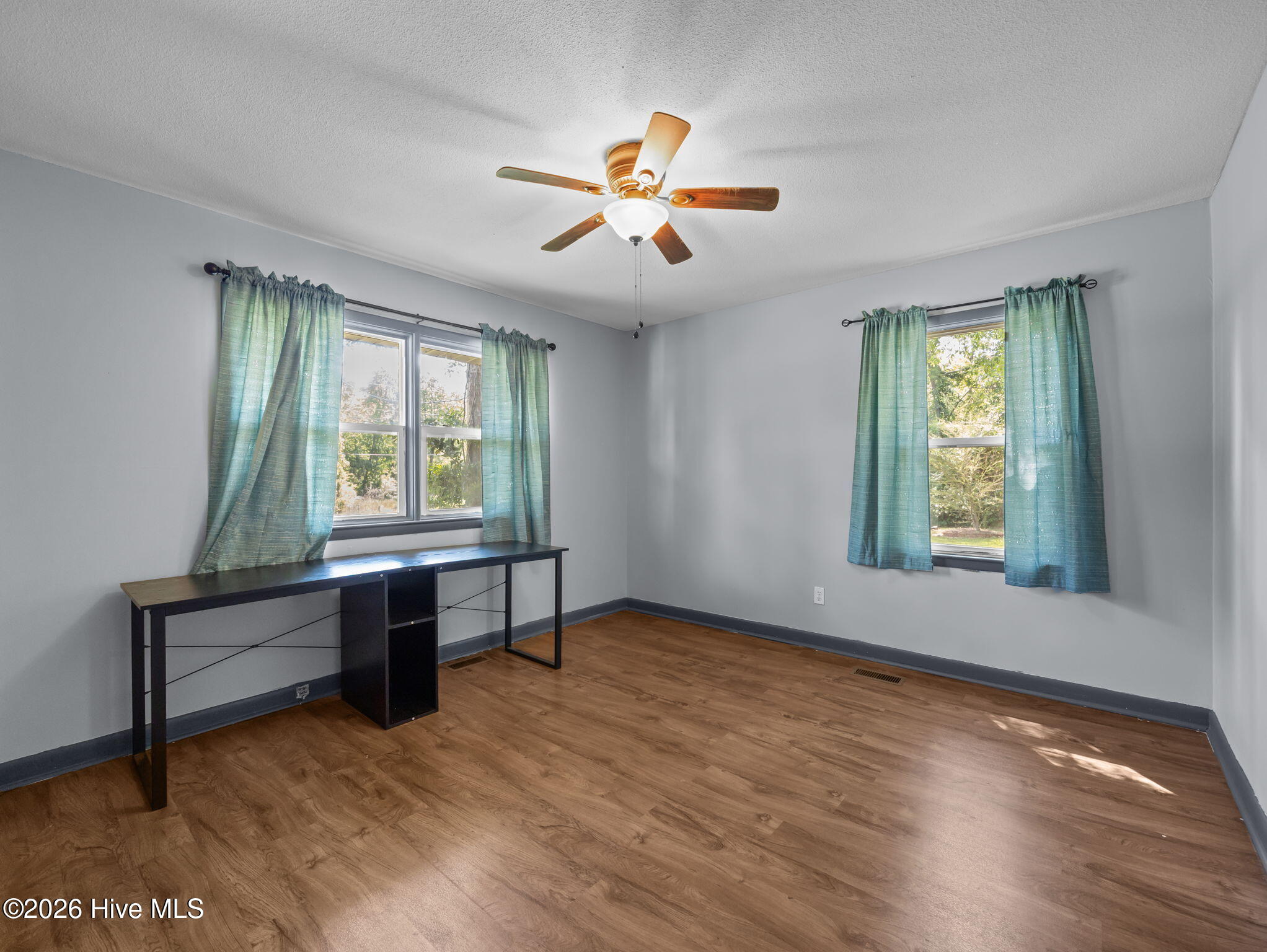 100568066 | Photo 15