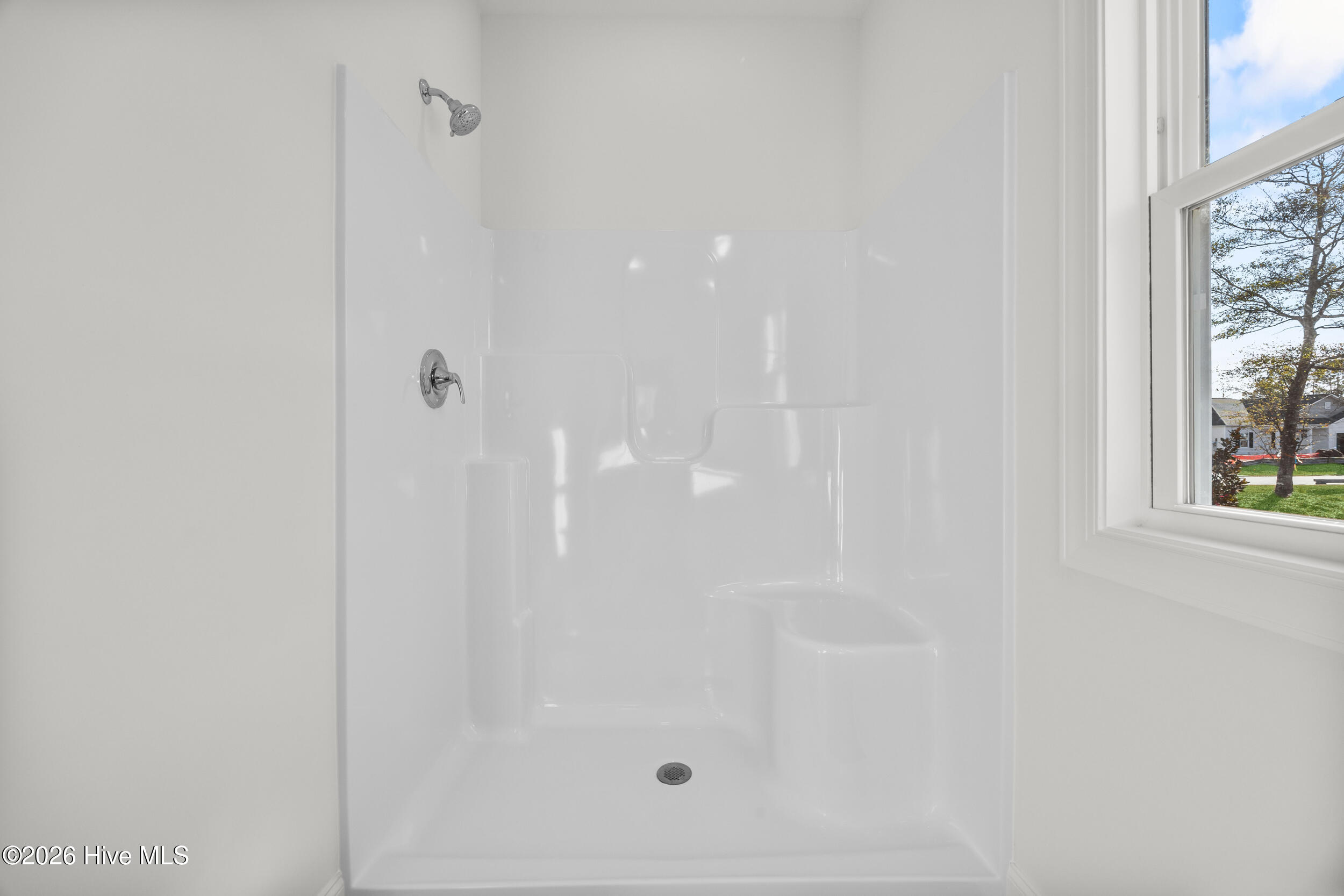 100549370 | Photo 26