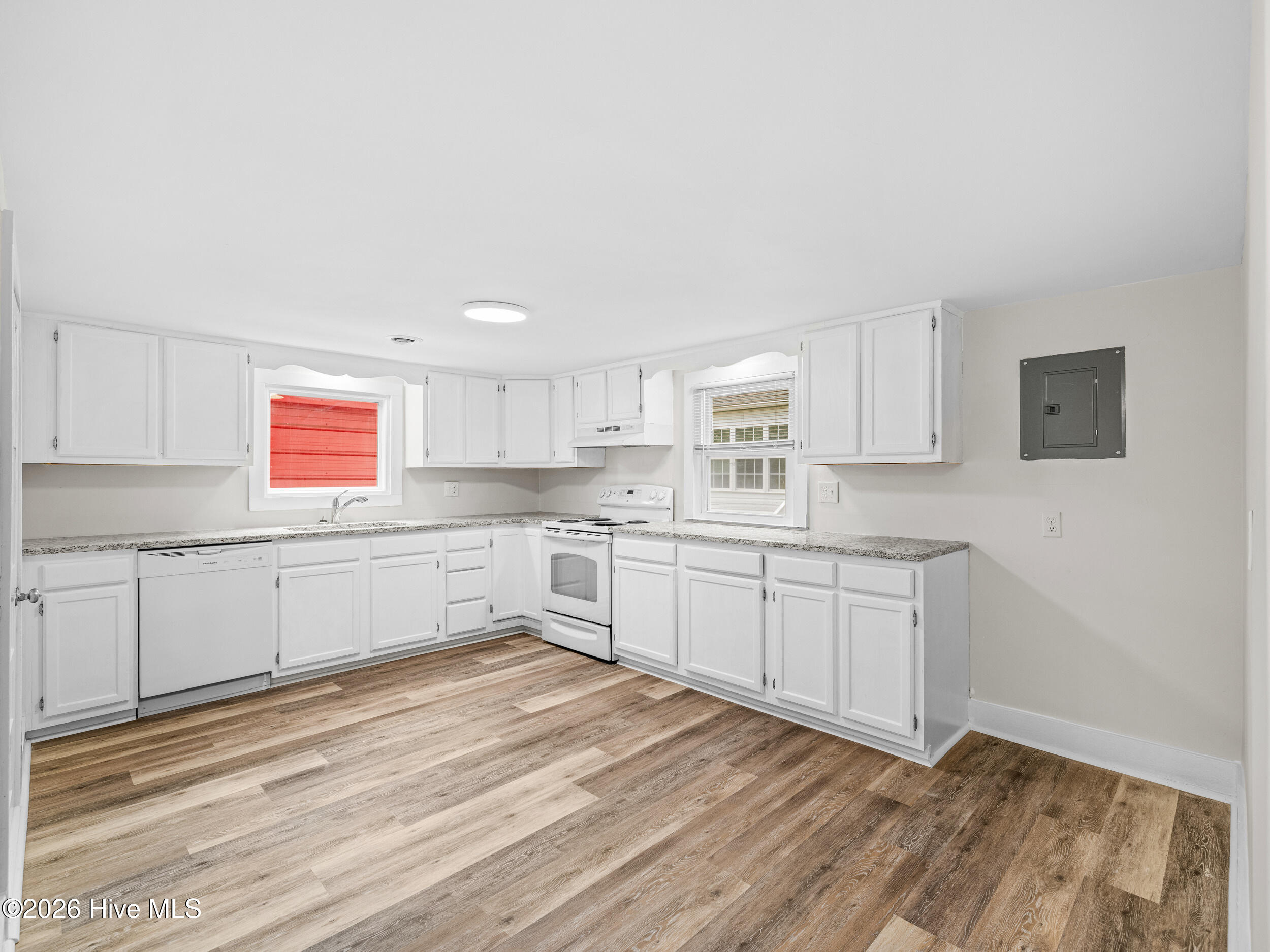 100569612 | Photo 13