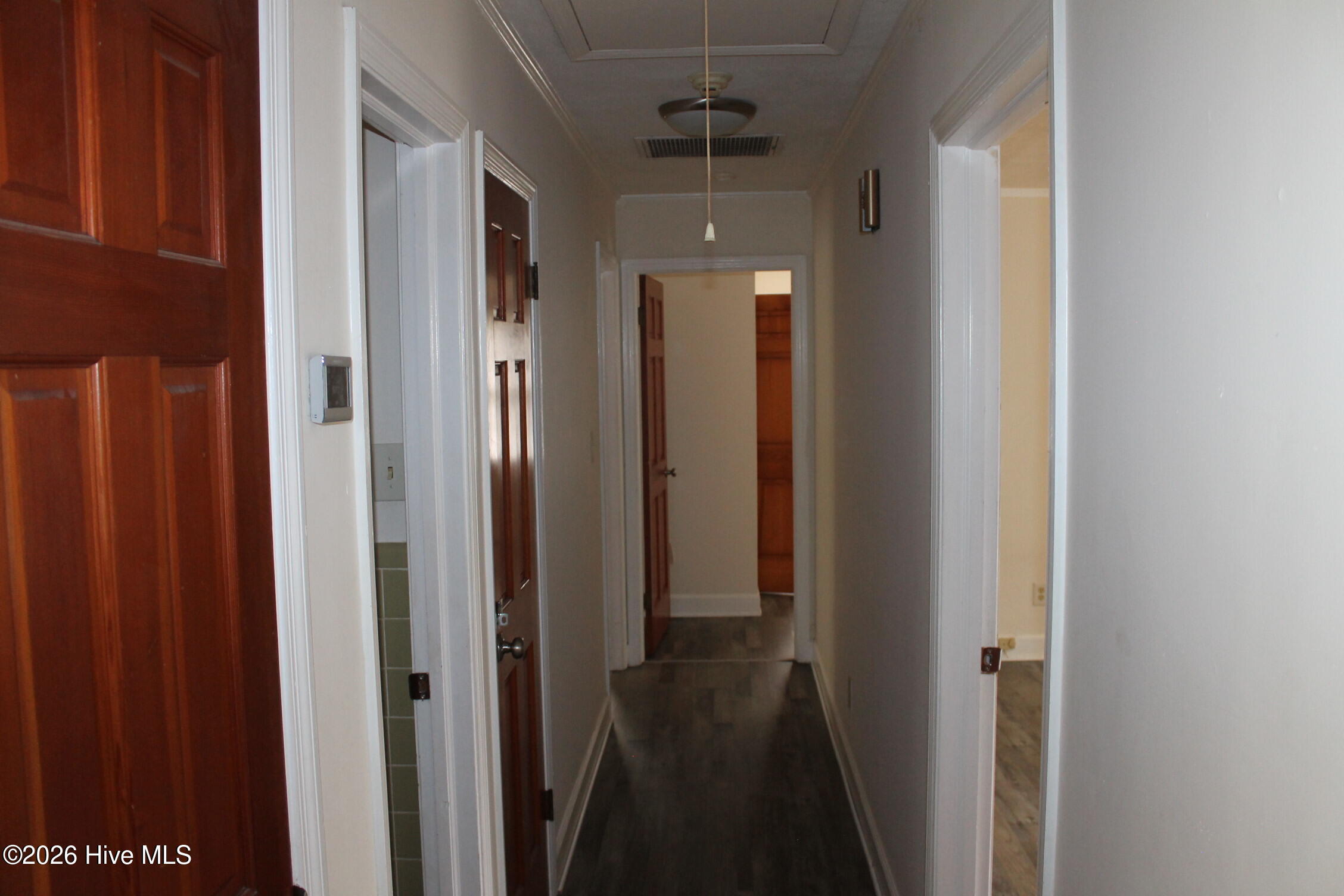 100565627 | Photo 40