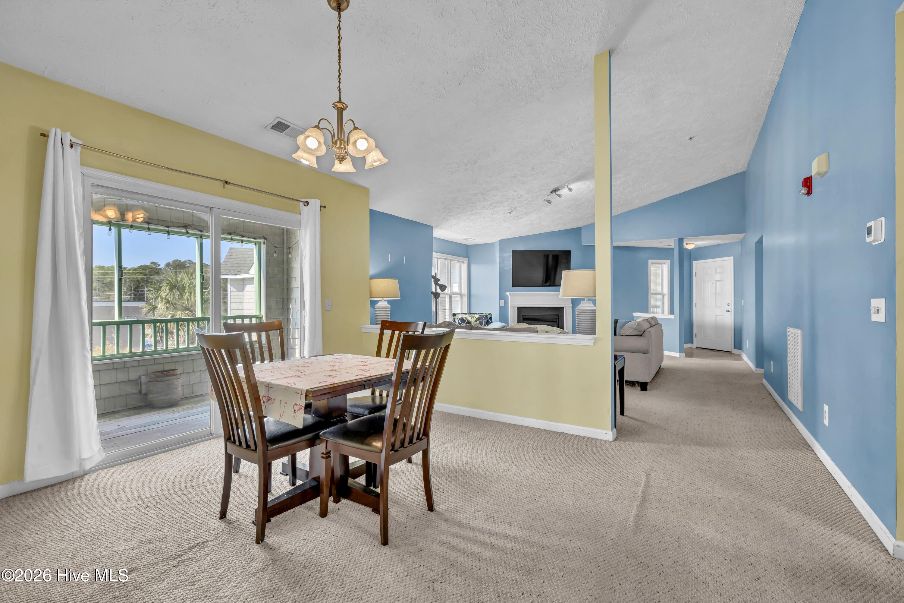 100554919 | Photo 16