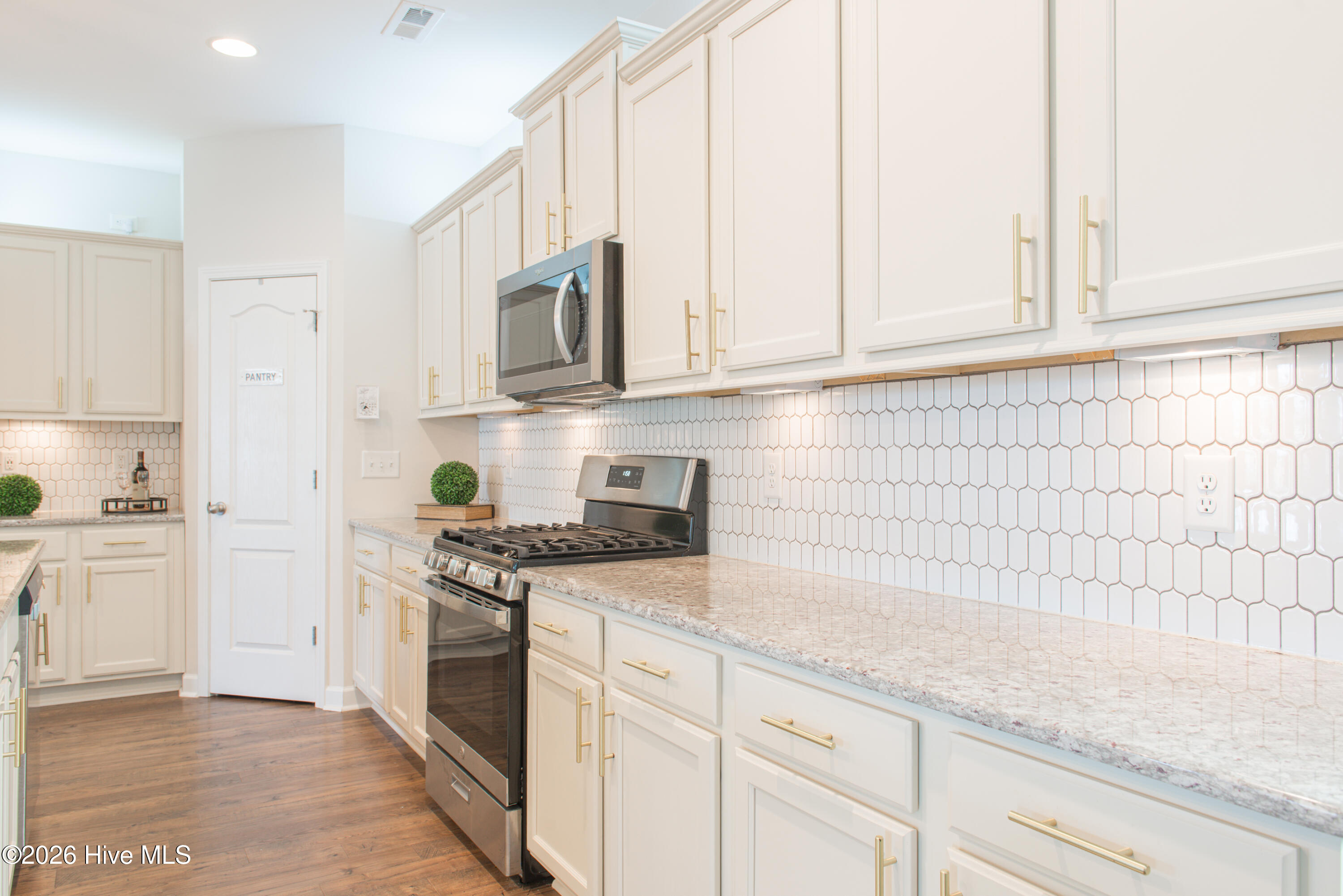 100553432 | Photo 34