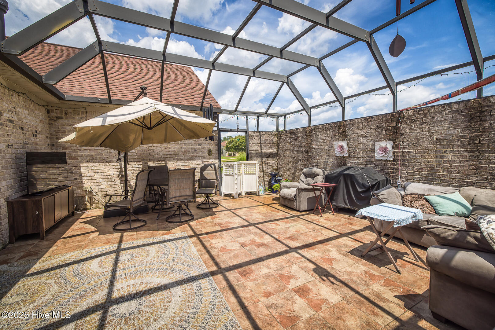 100548390 | Photo 29