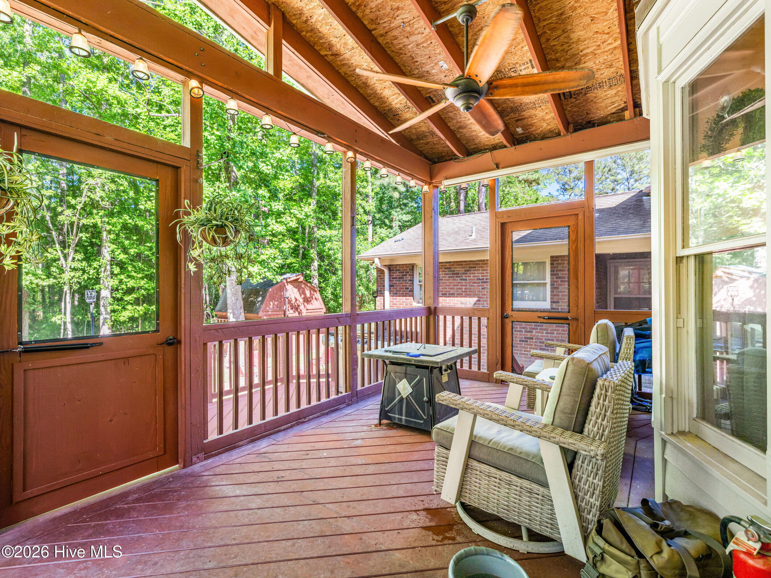 100570486 | Photo 71