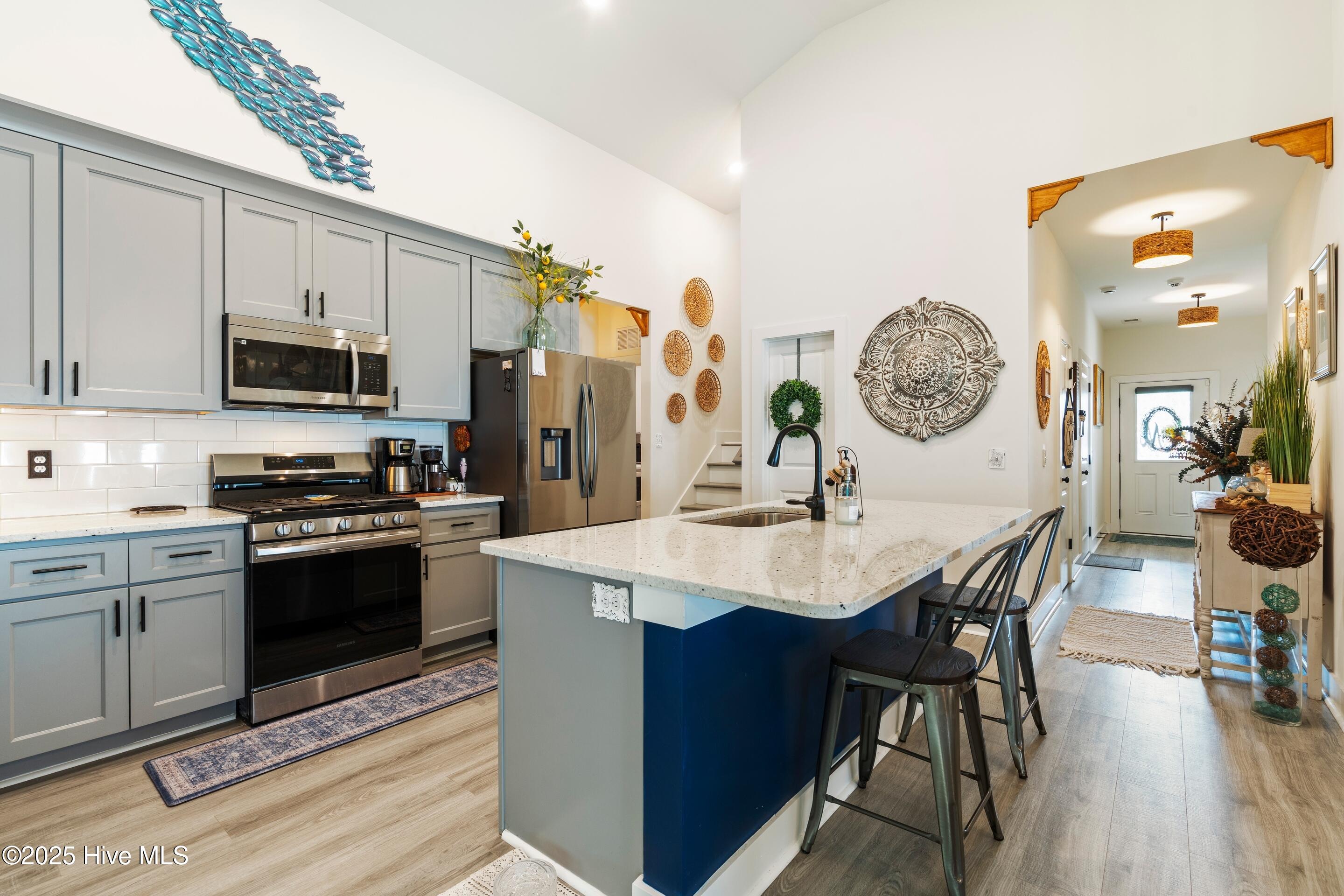 100525956 | Photo 28