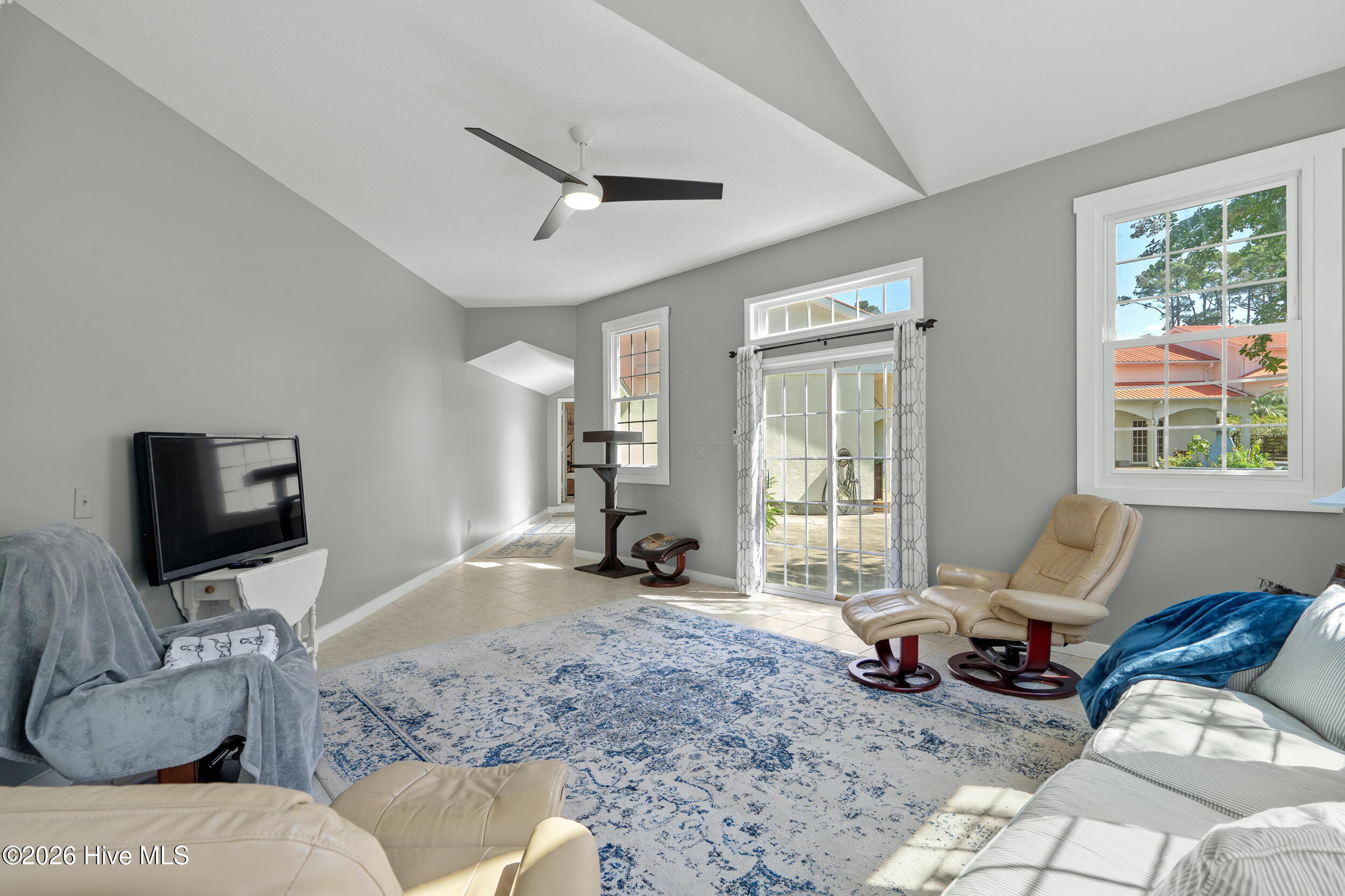 100548426 | Photo 22