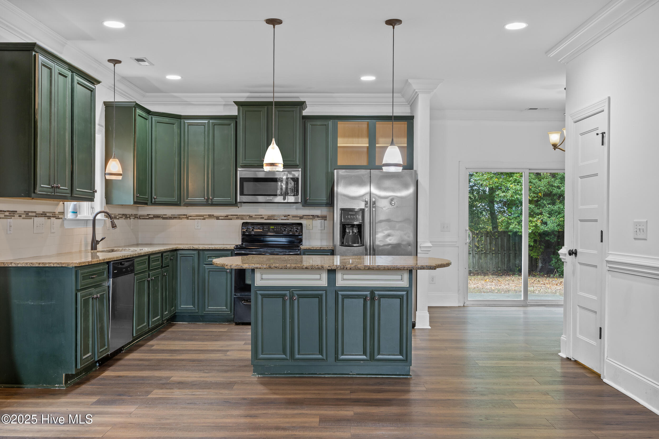 100538998 | Photo 14