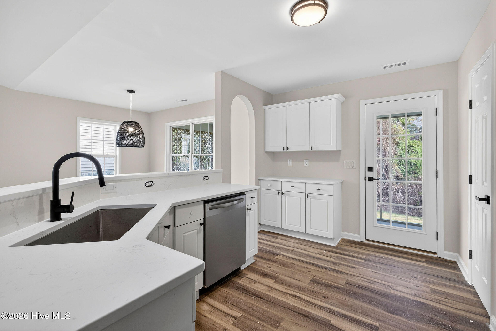 100562659 | Photo 14