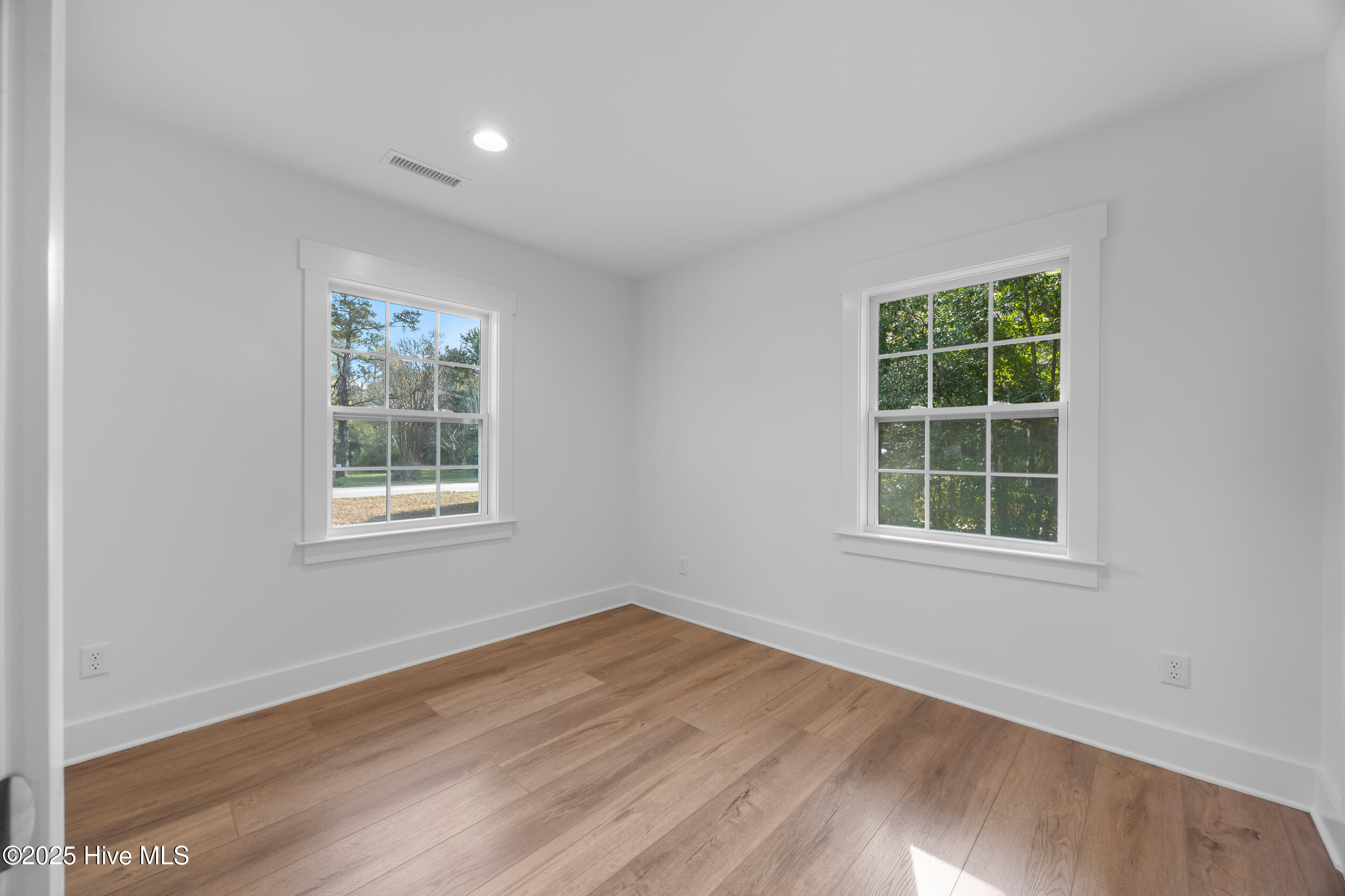 100544279 | Photo 26