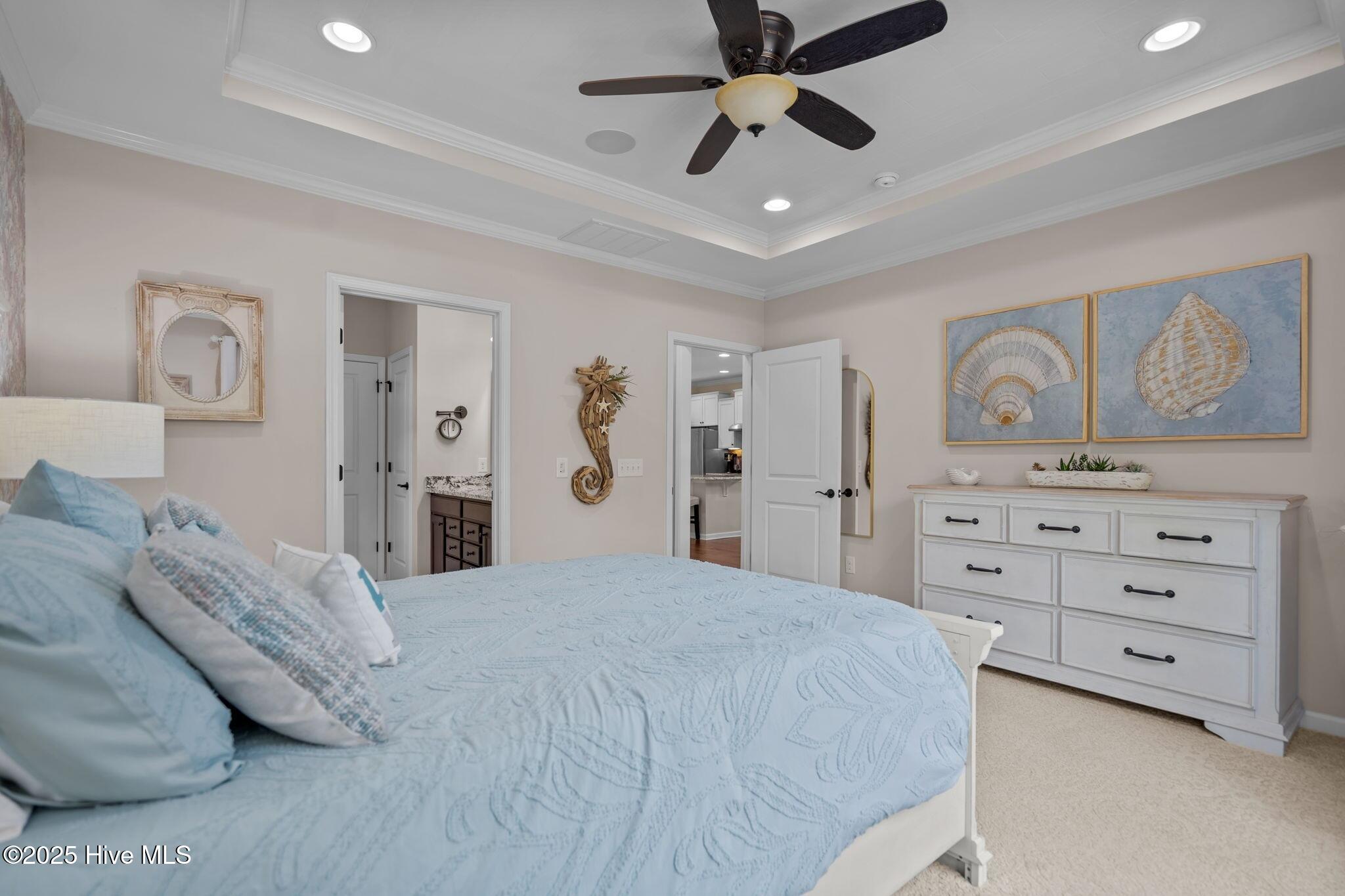 100528063 | Photo 23