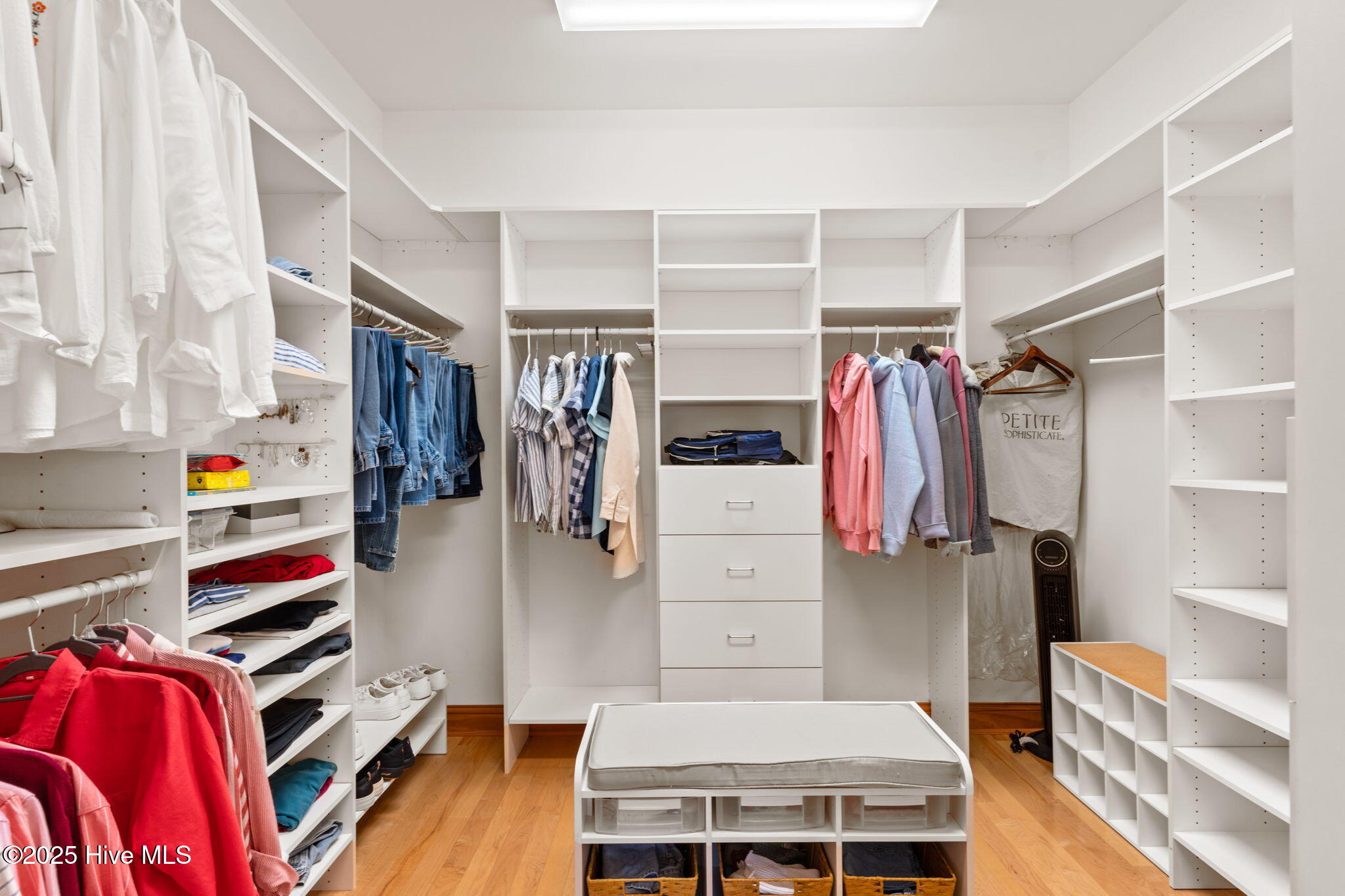 100548908 | Photo 20