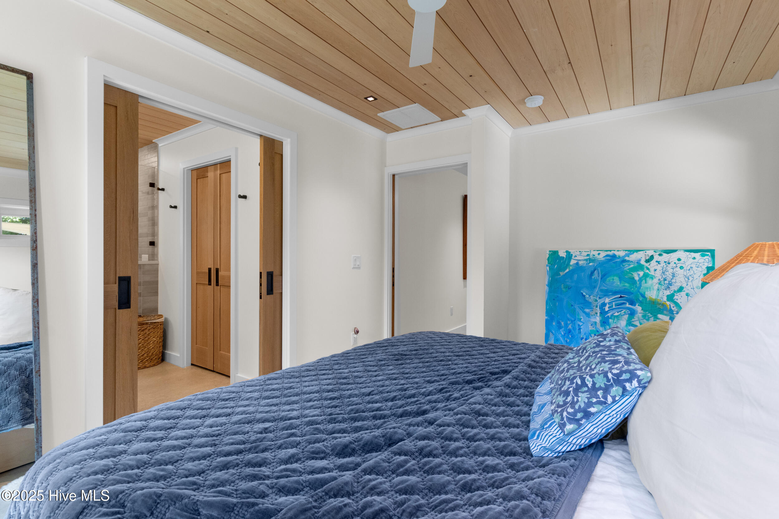 100551660 | Photo 17