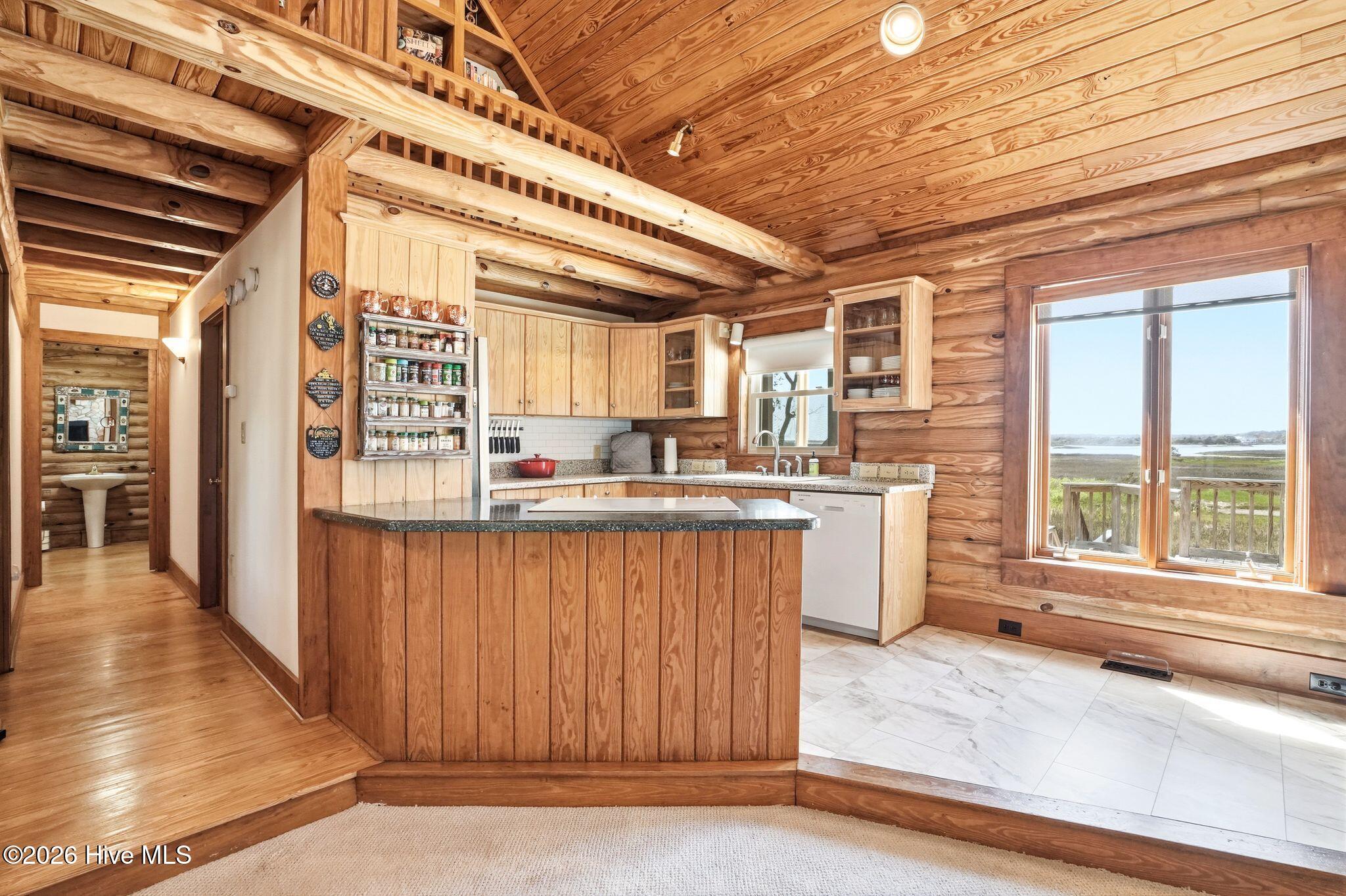 100565055 | Photo 24