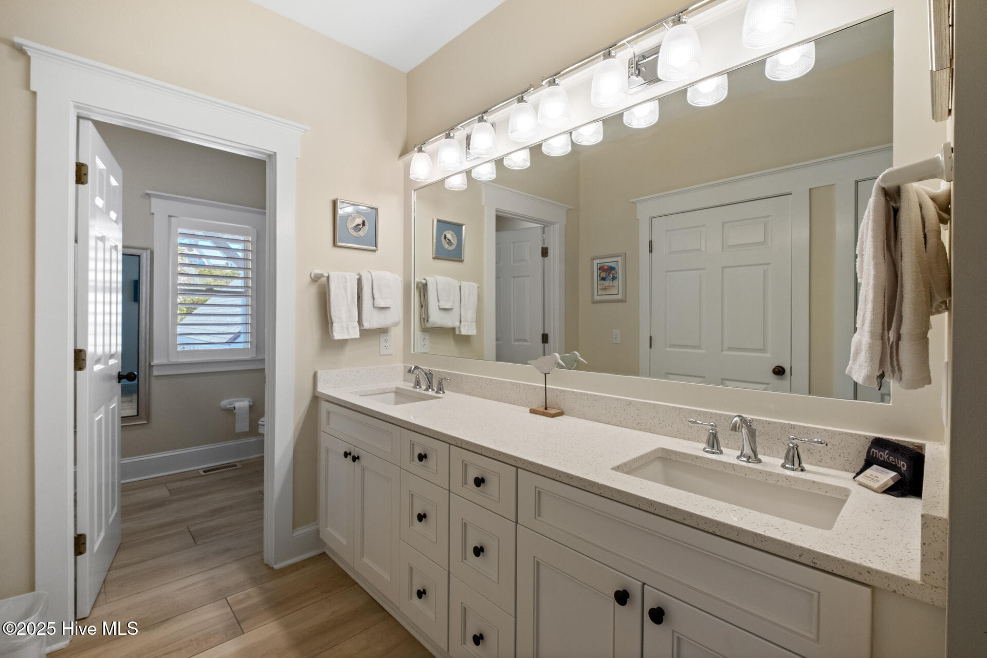 100523176 | Photo 16