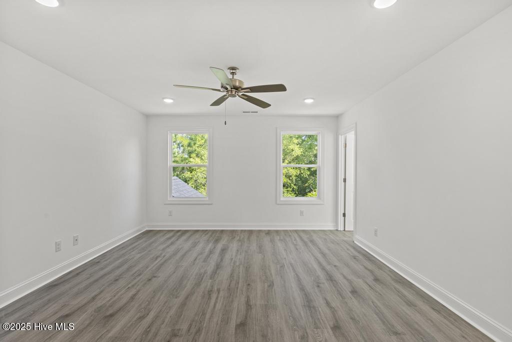 100553822 | Photo 45