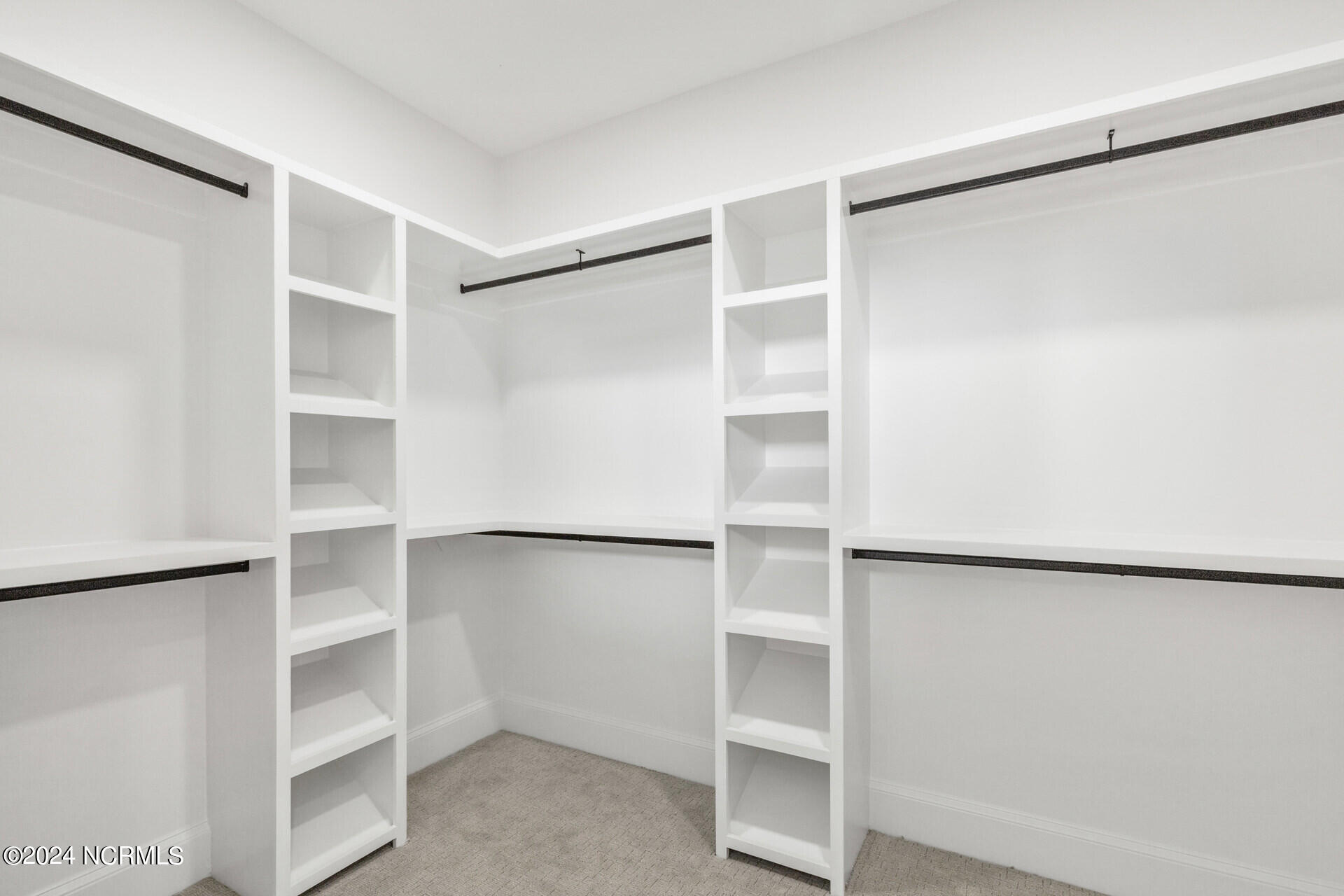 100548615 | Photo 44