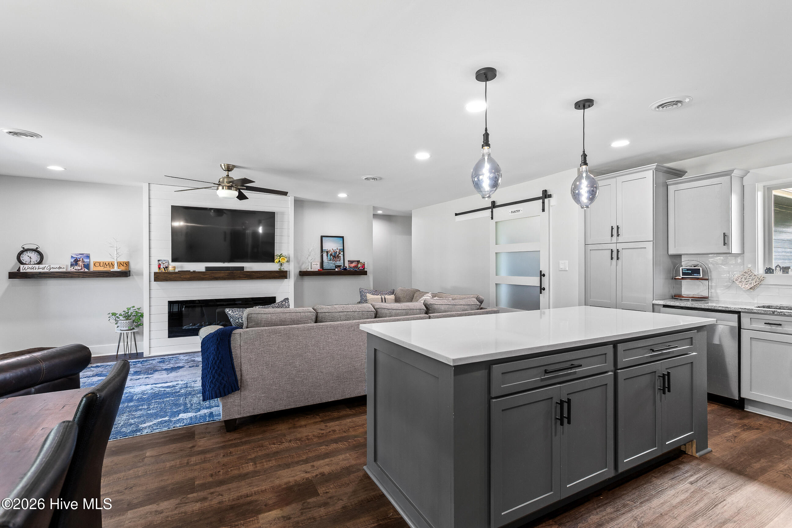 100559929 | Photo 10