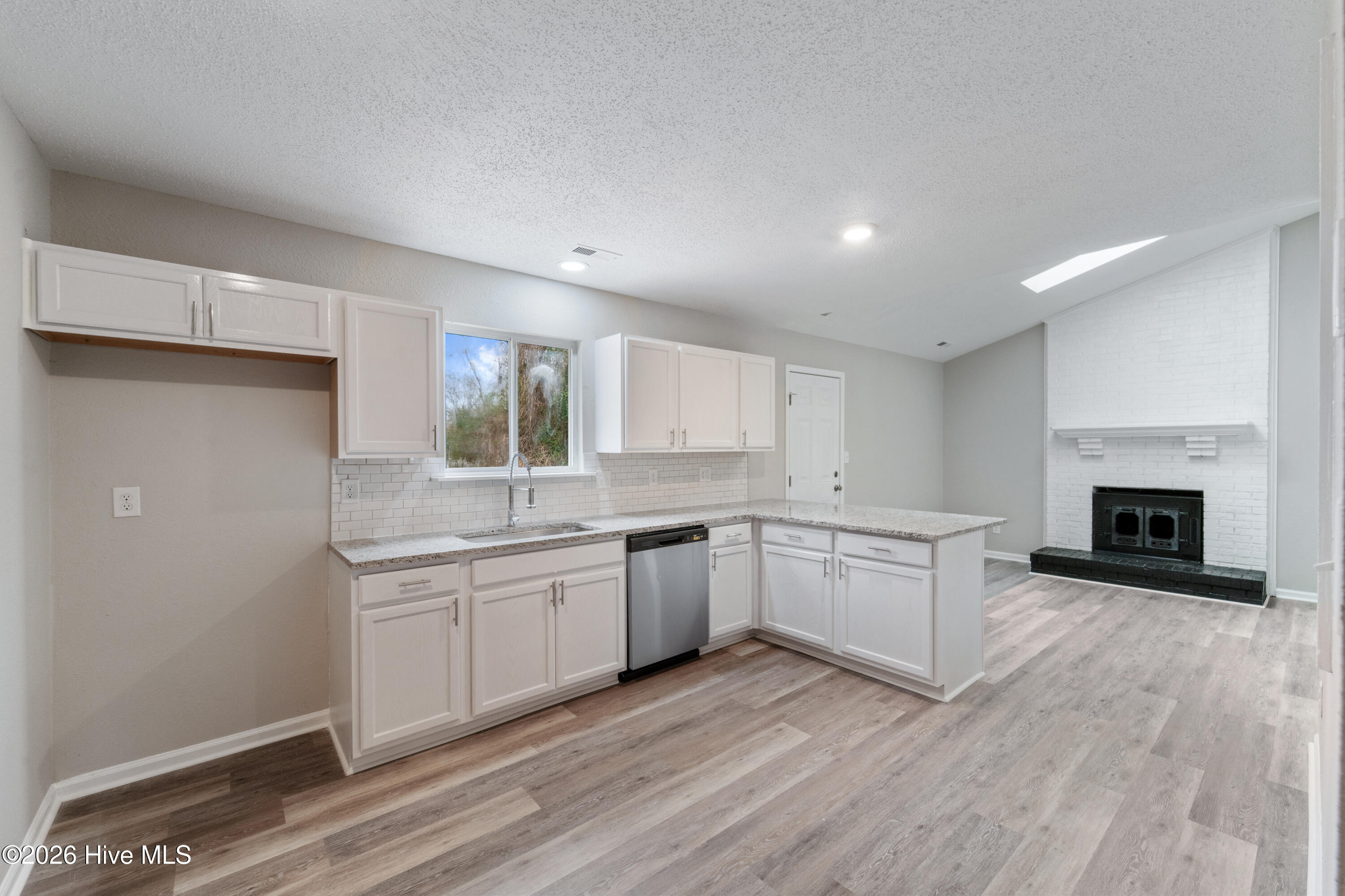 100558242 | Photo 14