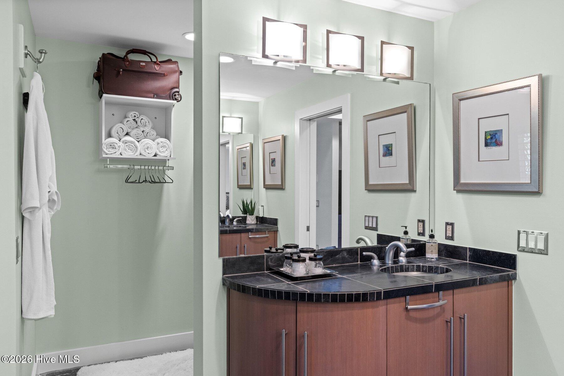 100558974 | Photo 27