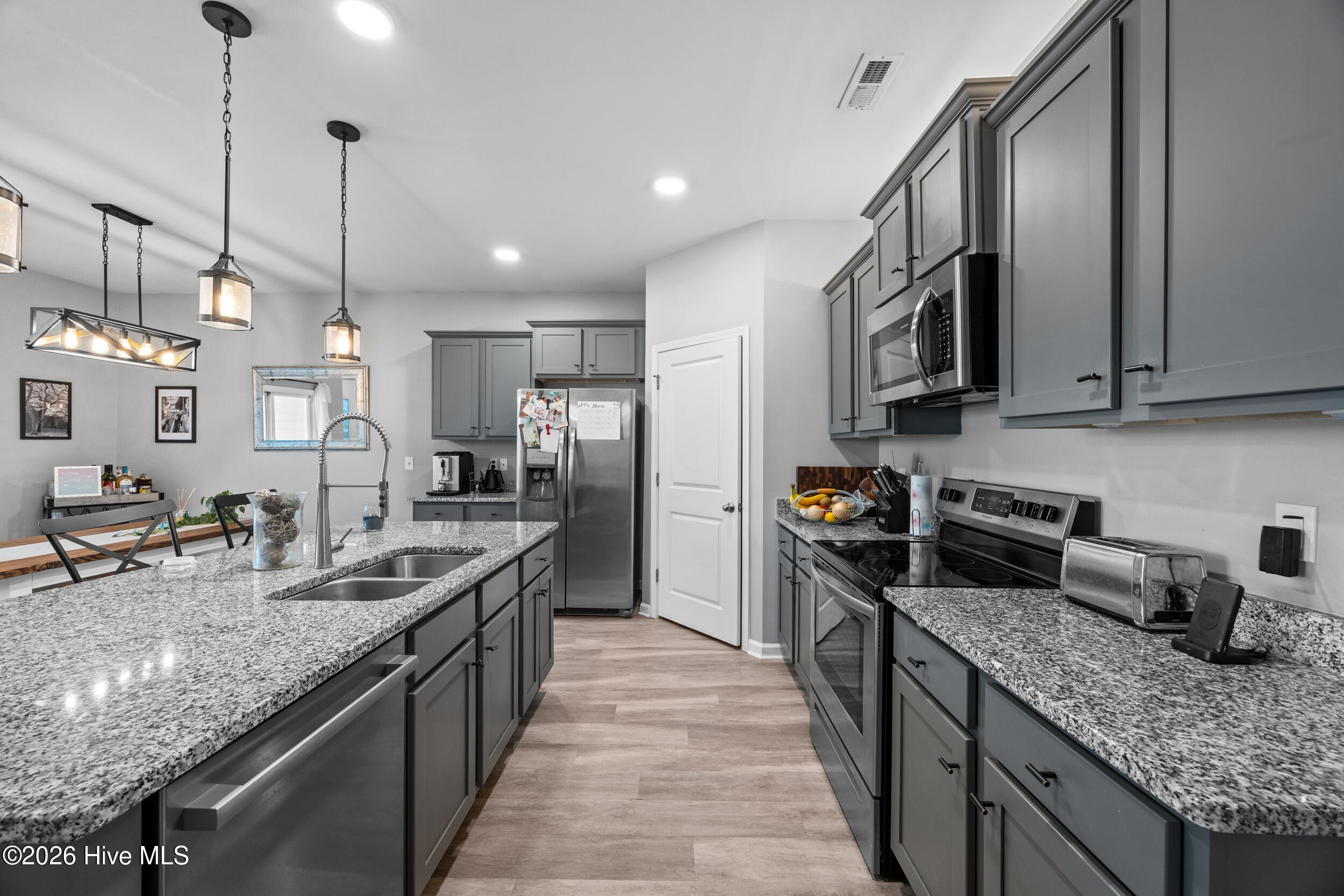 100561982 | Photo 18